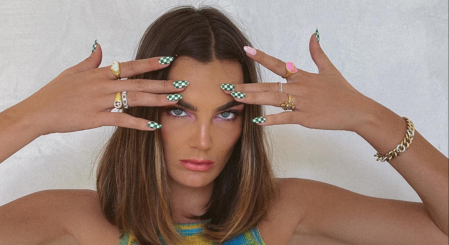 Nail-Dipping Powder: Η έξυπνη τεχνική για ένα άψογο μανικιούρ με διάρκεια