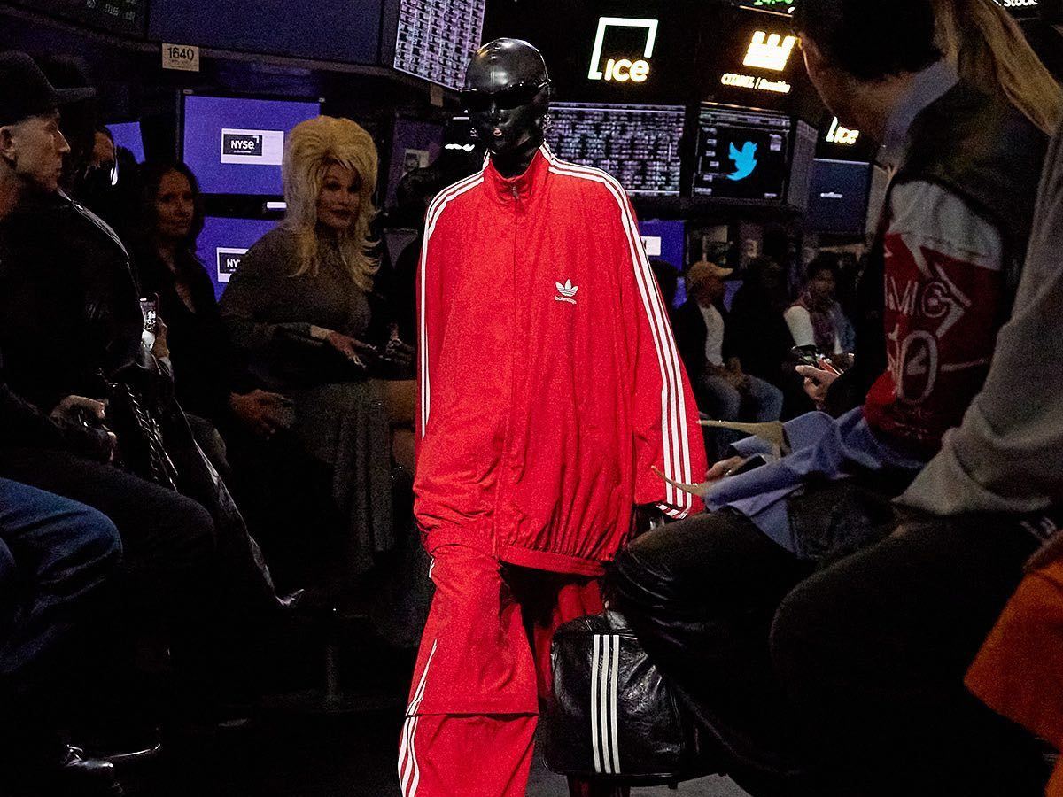 Balenciaga Resort 2023: Όταν το Χρηματιστήριο της Wall Street μετατράπηκε σε catwalk