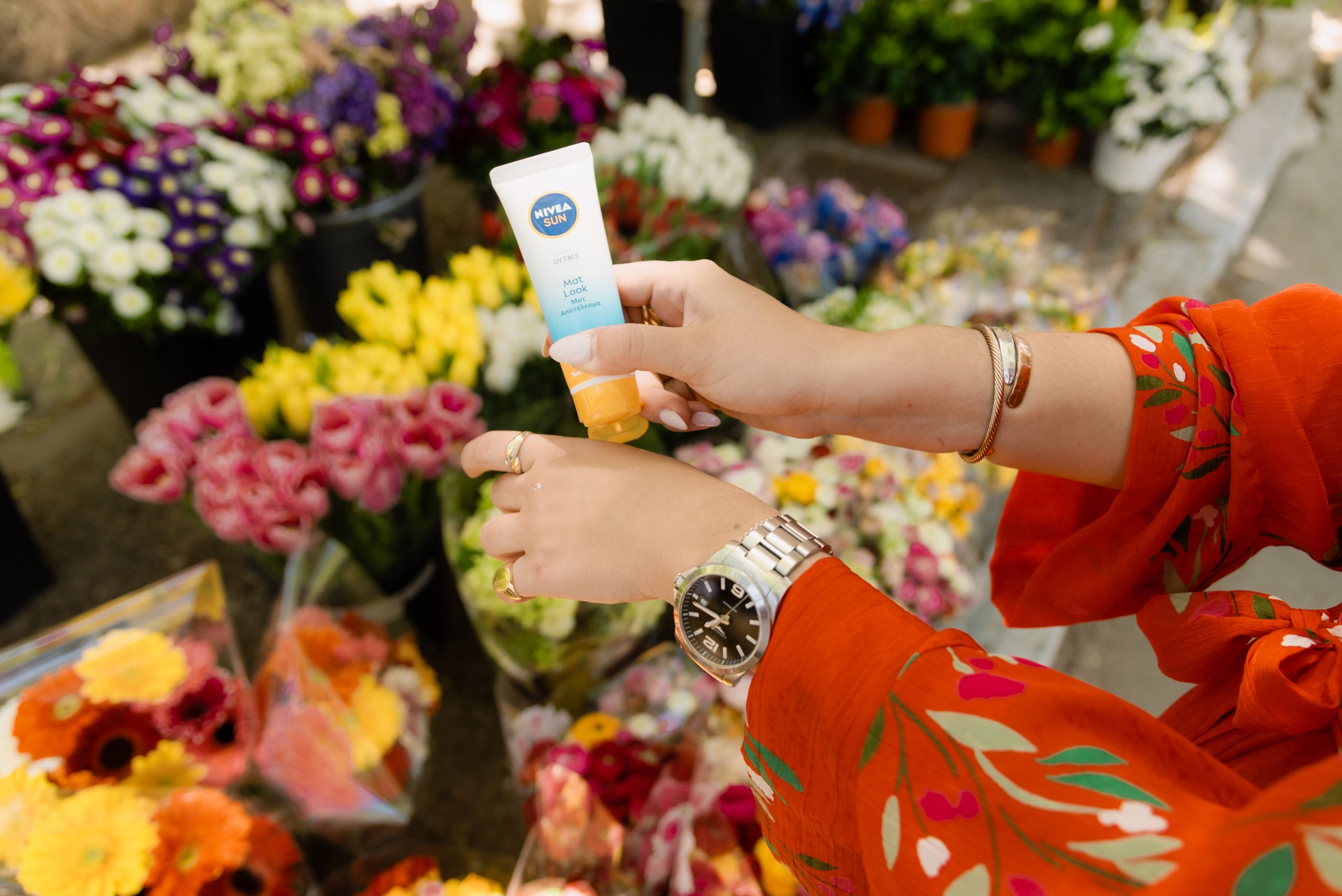 Τα ELLE girls ανοίγουν τα νεσεσέρ με τα αντηλιακά τους και αποκαλύπτουν τους πιστούς συμμάχους τους