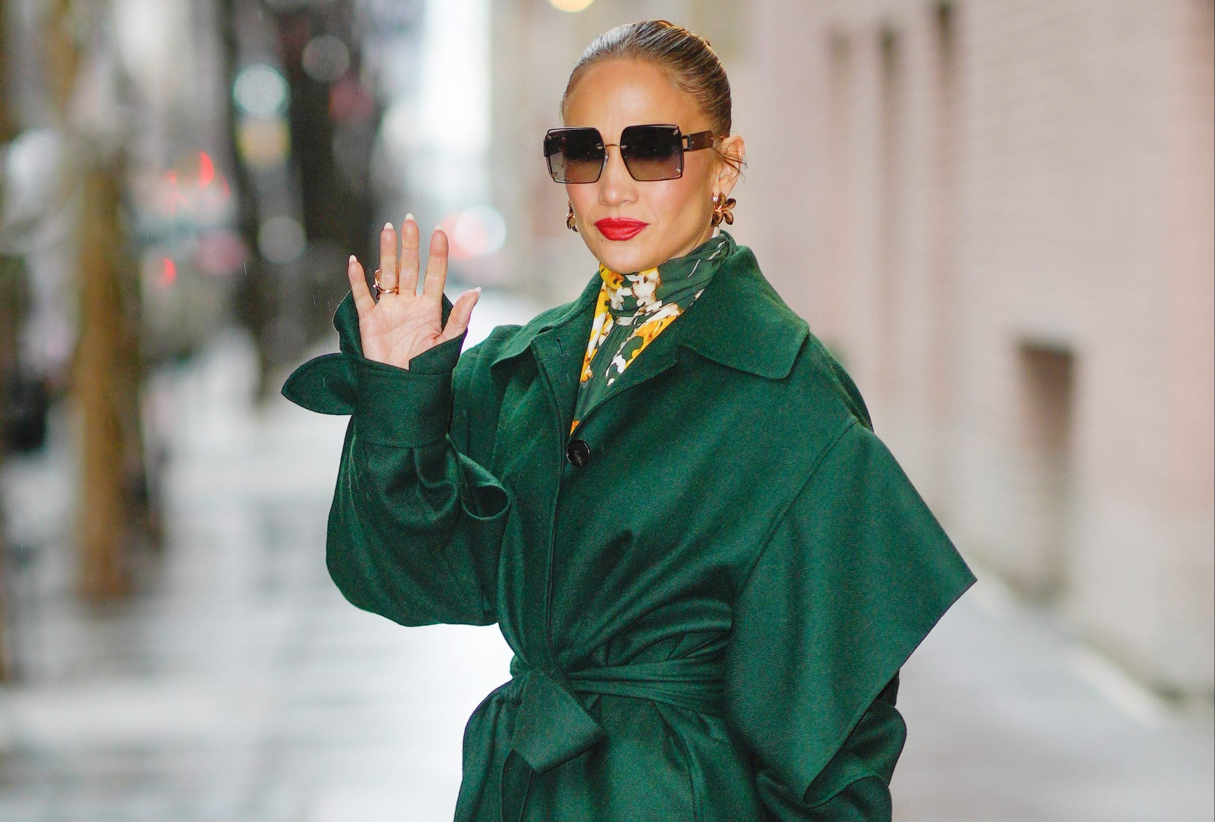 Jennifer Lopez: Θέλουμε να αντιγράψουμε το '00s χτένισμα της. Και το νέο της χρώμα μαλλιών