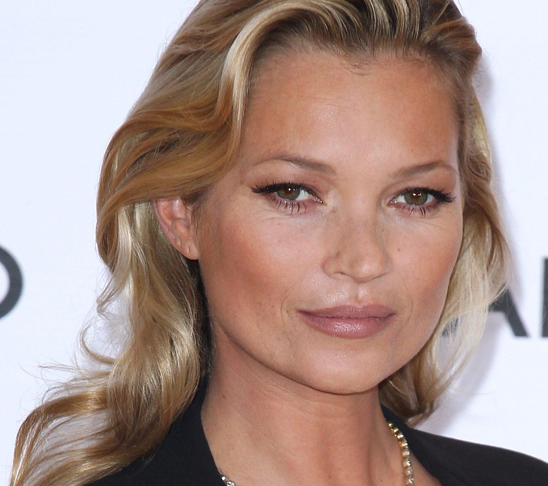 Kate Moss Contour: Αυτό είναι το μεγαλύτερο make-up trend στο TikTok