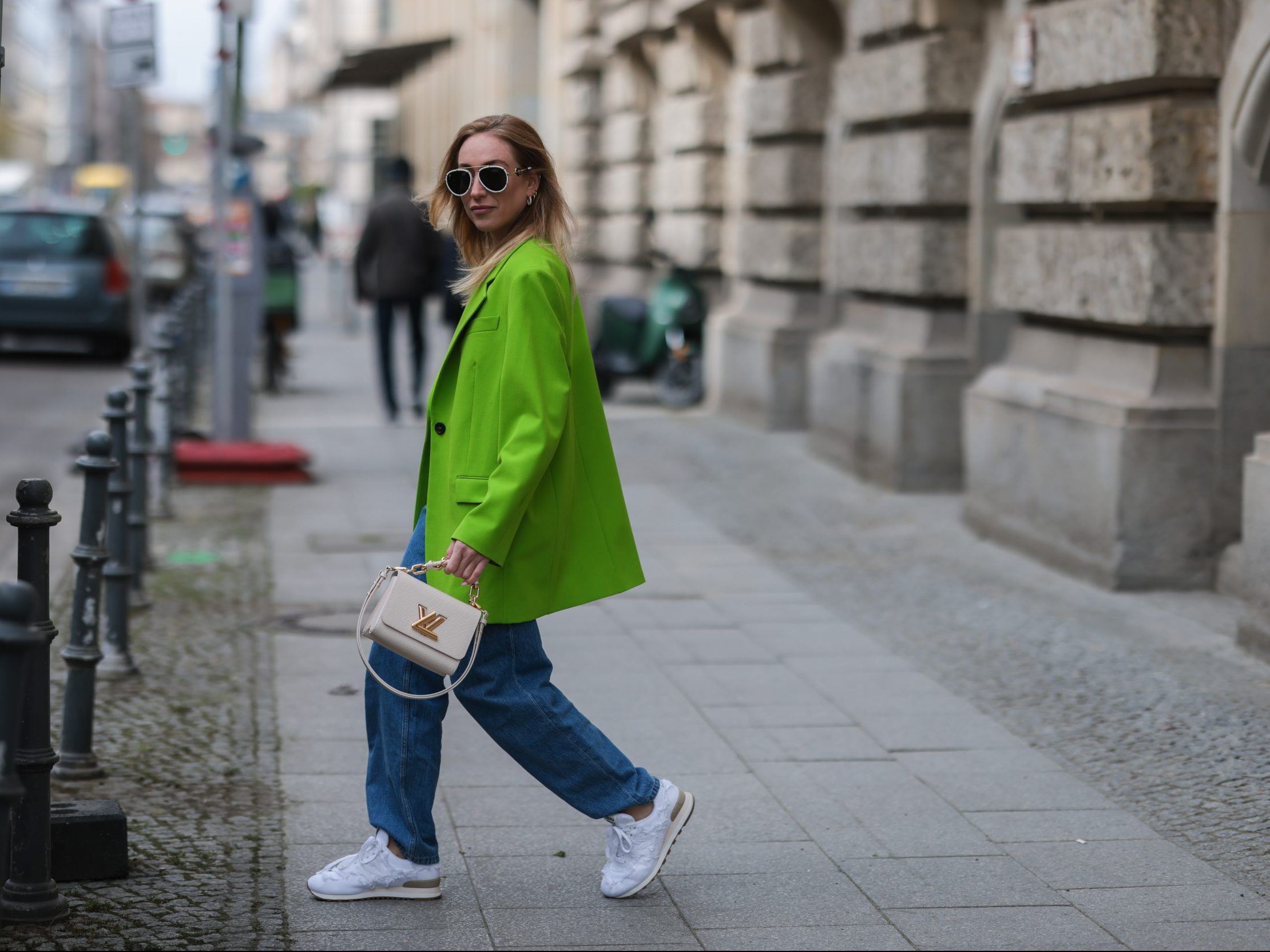 Mid-Season Sales: 10 sneakers στα οποία πρέπει να επενδύσεις τώρα!