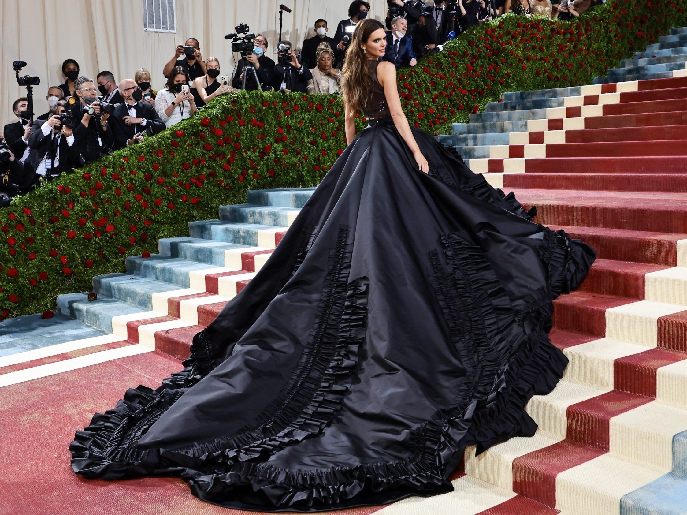 Η Kendall Jenner υιοθέτησε την πιο αμφιλεγόμενη beauty τάση στo #MetGala2022
