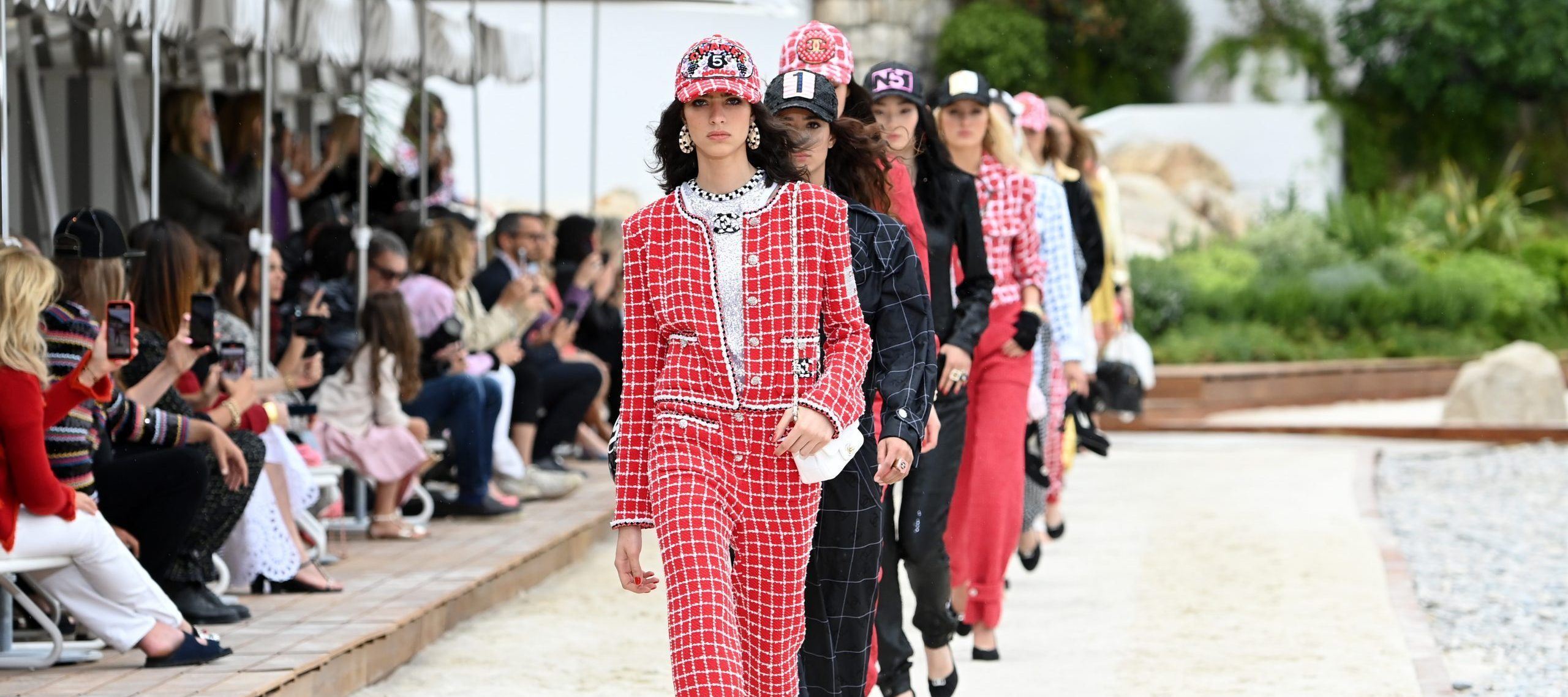 Chanel Cruise 2022/23: Όταν η κοσμοπολίτικη αύρα συναντά το coolness της Formula 1