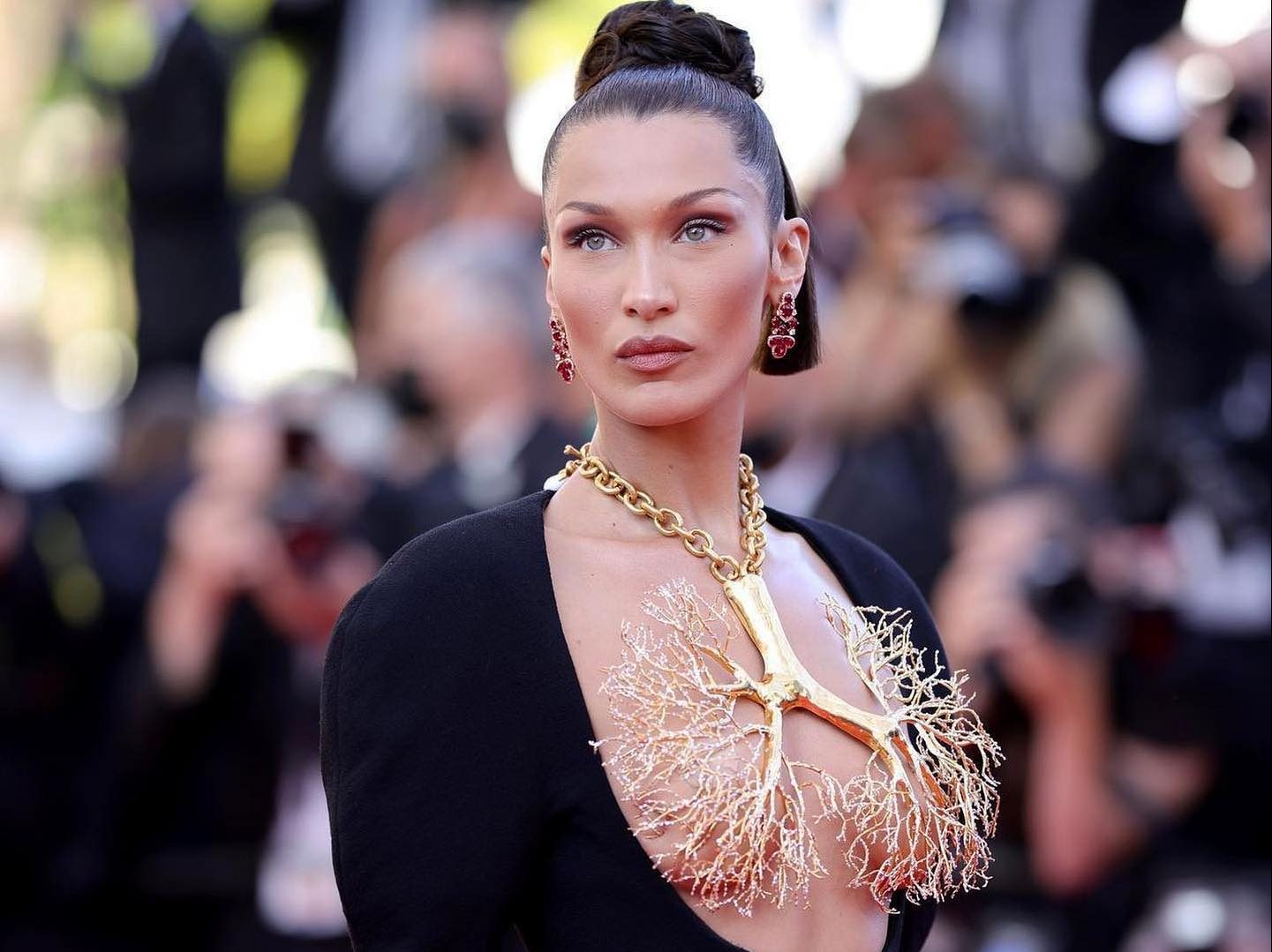 Λεπτά φρύδια: Η τεχνική να τα αποκτήσεις χωρίς να βγάλεις ούτε μία τρίχα