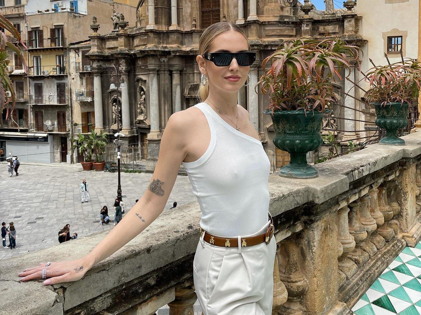 One shoulder trend: Πώς θα το φορέσεις αυτό το καλοκαίρι