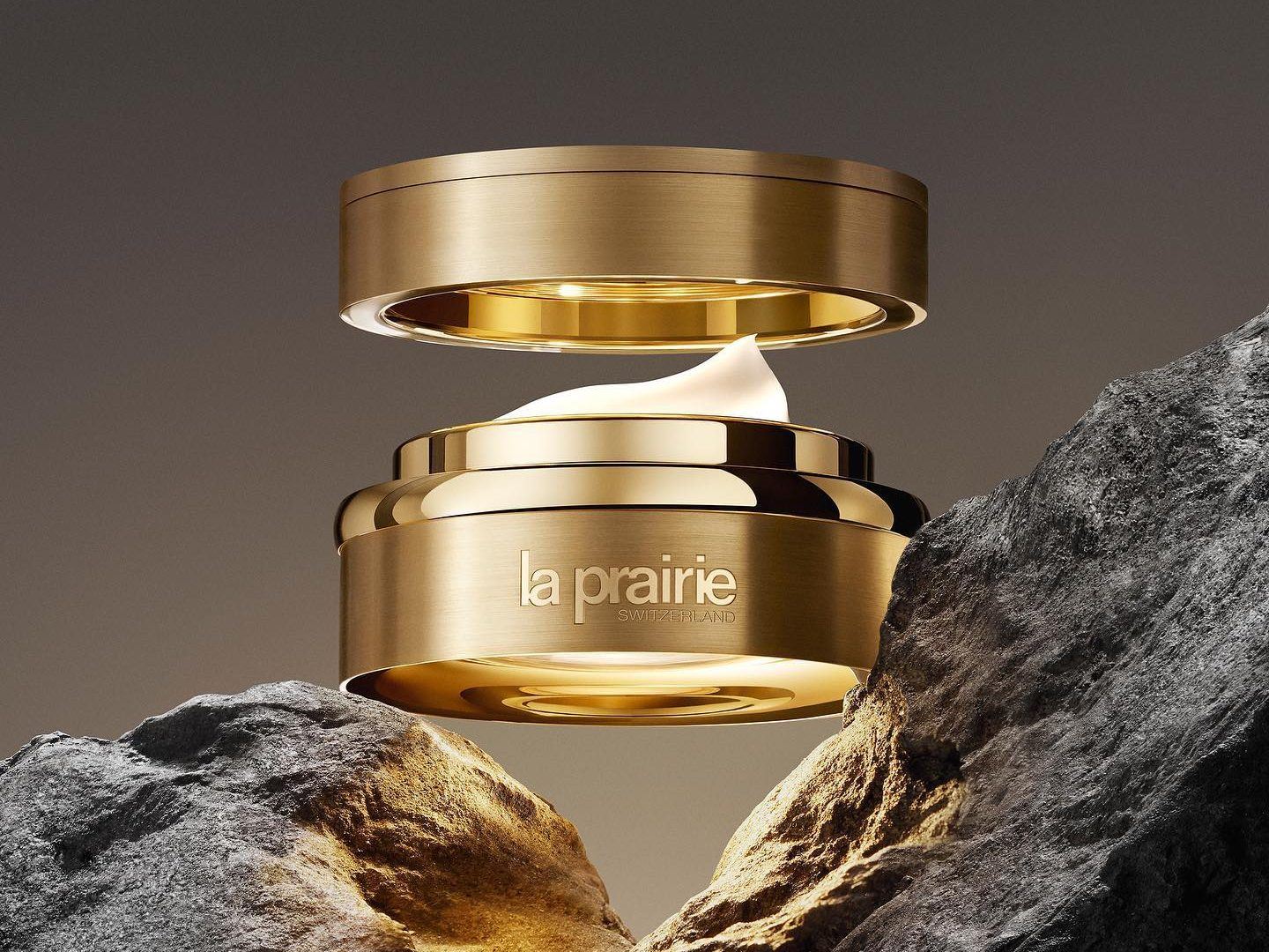 Pure Gold Radiance Νocturnal Βalm: Μια νέα λάμψη δημιουργείται και χάρη στη νύχτα γίνεται ατέρμονη
