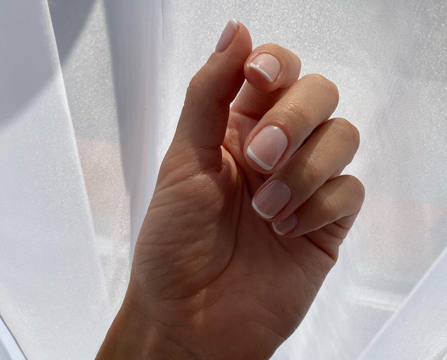 «Baby French» mani: Εσύ γνωρίζεις τη πιο chic τάση στο μανικιούρ;
