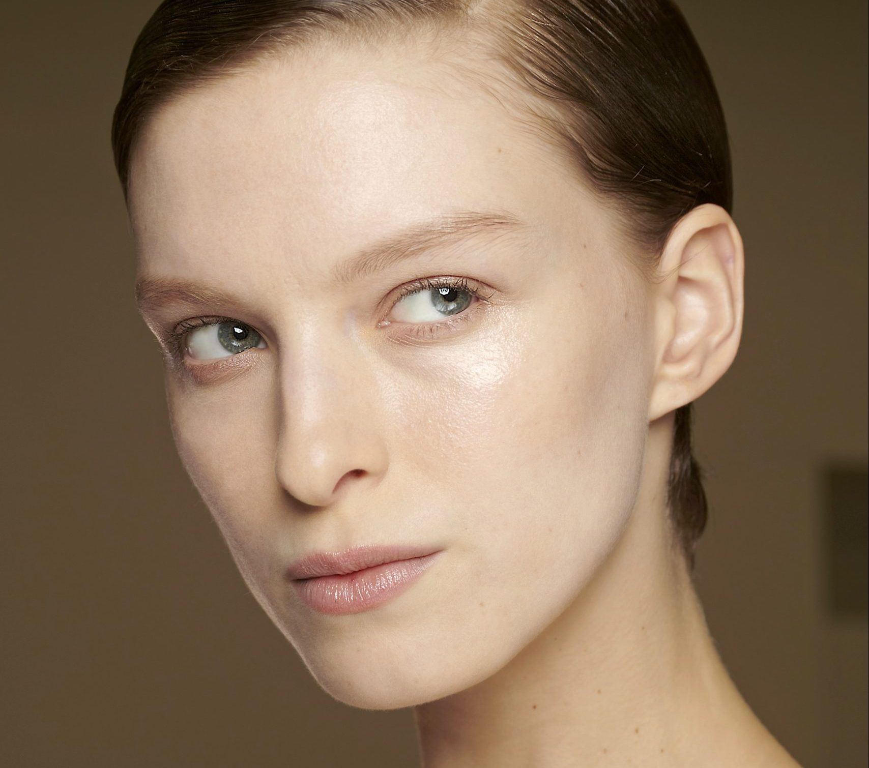 7 foundations σε μορφή serum για λαμπερό δέρμα με φυσική όψη