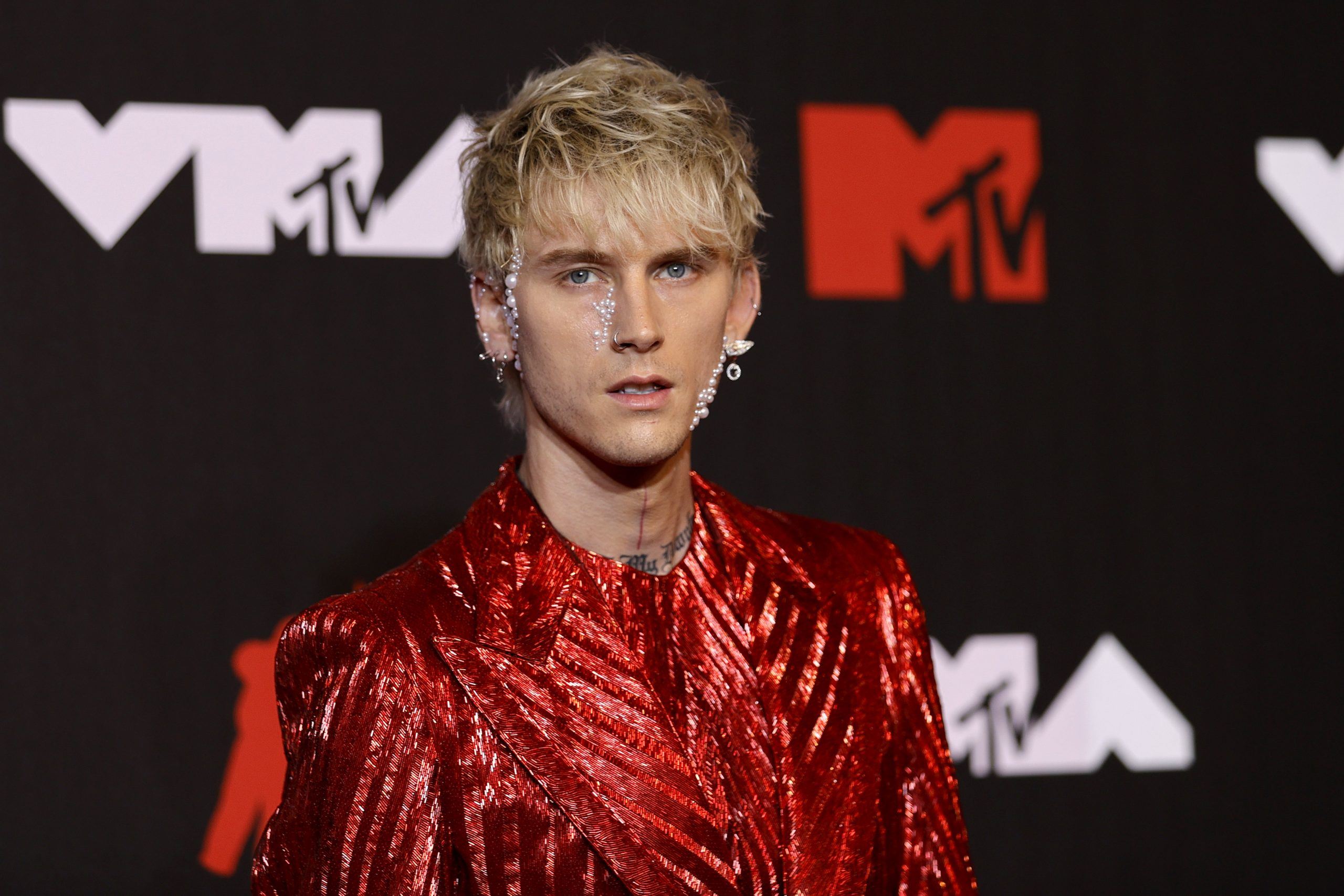 Machine Gun Kelly: Έκανε απόπειρα αυτοκτονίας ενώ μιλούσε στο τηλέφωνο με την Megan Fox