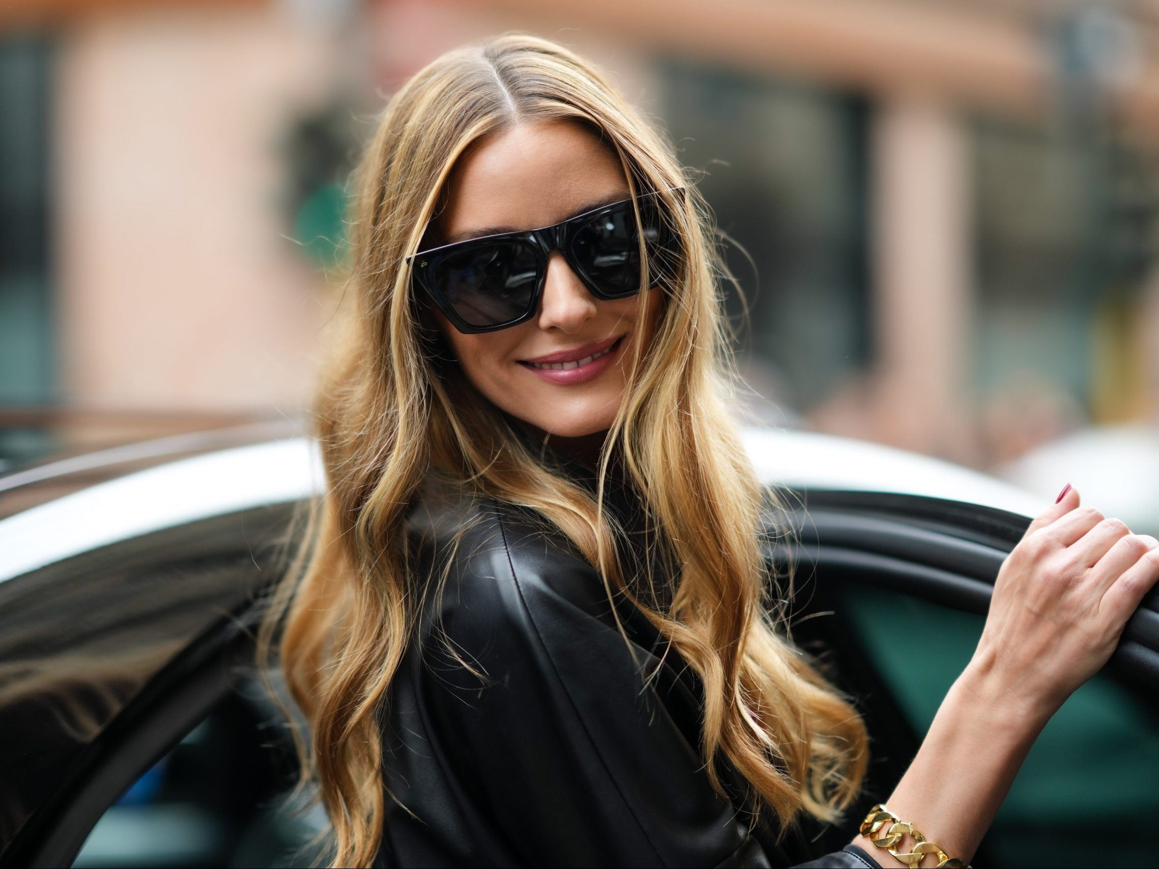 6 stylish χτενίσματα για μακριά μαλλιά
