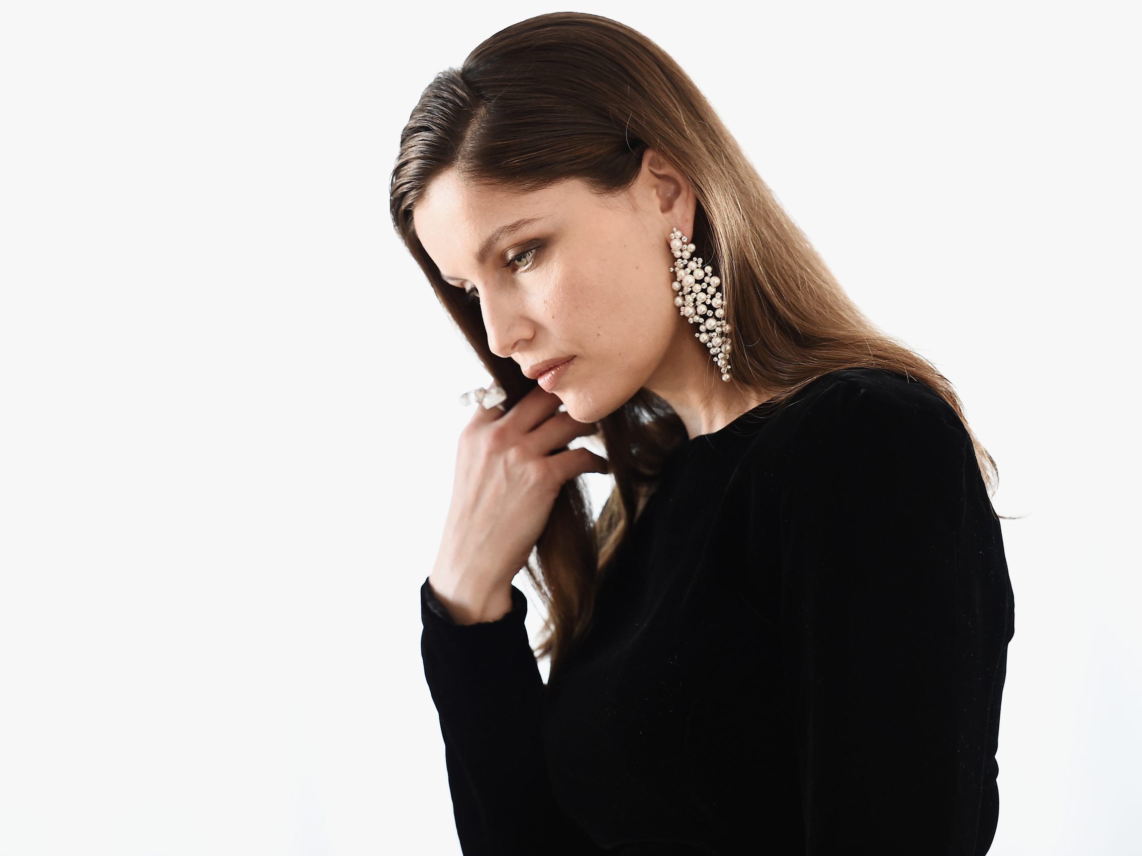 Laetitia Casta: Αντιγράφουμε το μυστικό της για λαμπερή επιδερμίδα