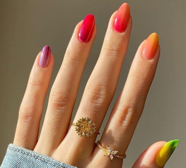 Jelly Νails: Η glossy τάση στο μανικιούρ που σε προκαλεί να την δοκιμάσεις