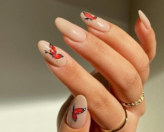 Butterfly Nails: Όταν οι πεταλούδες καταλαμβάνουν τα καλοκαιρινά μανικιούρ μας