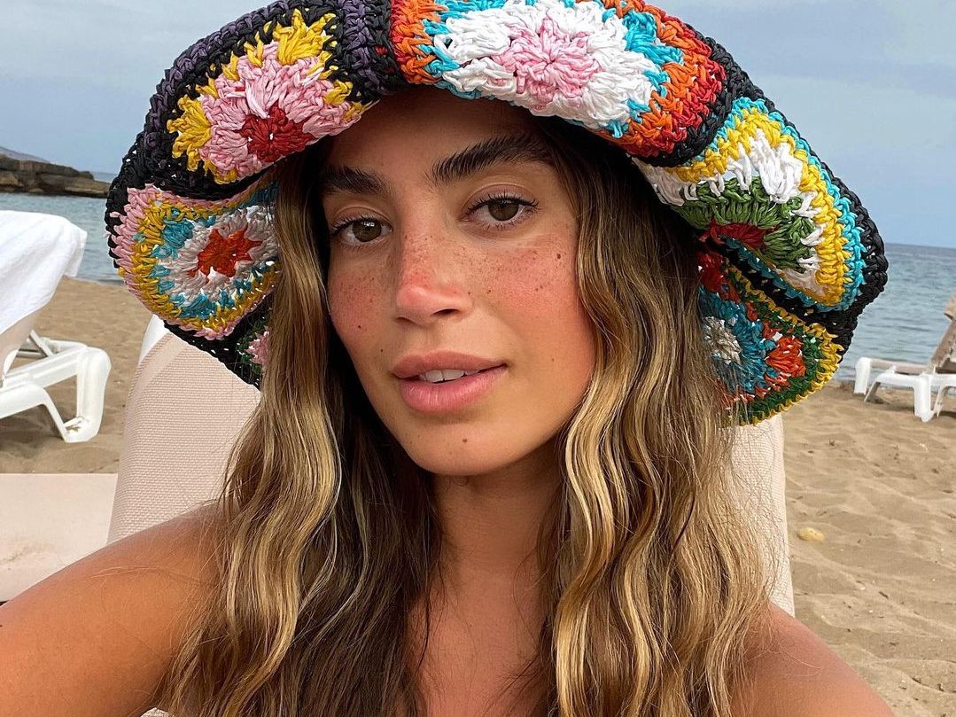 Φτιάξε το πιο φρέσκο και λαμπερό «no makeup» makeup look του καλοκαιριού σε 4 βήματα