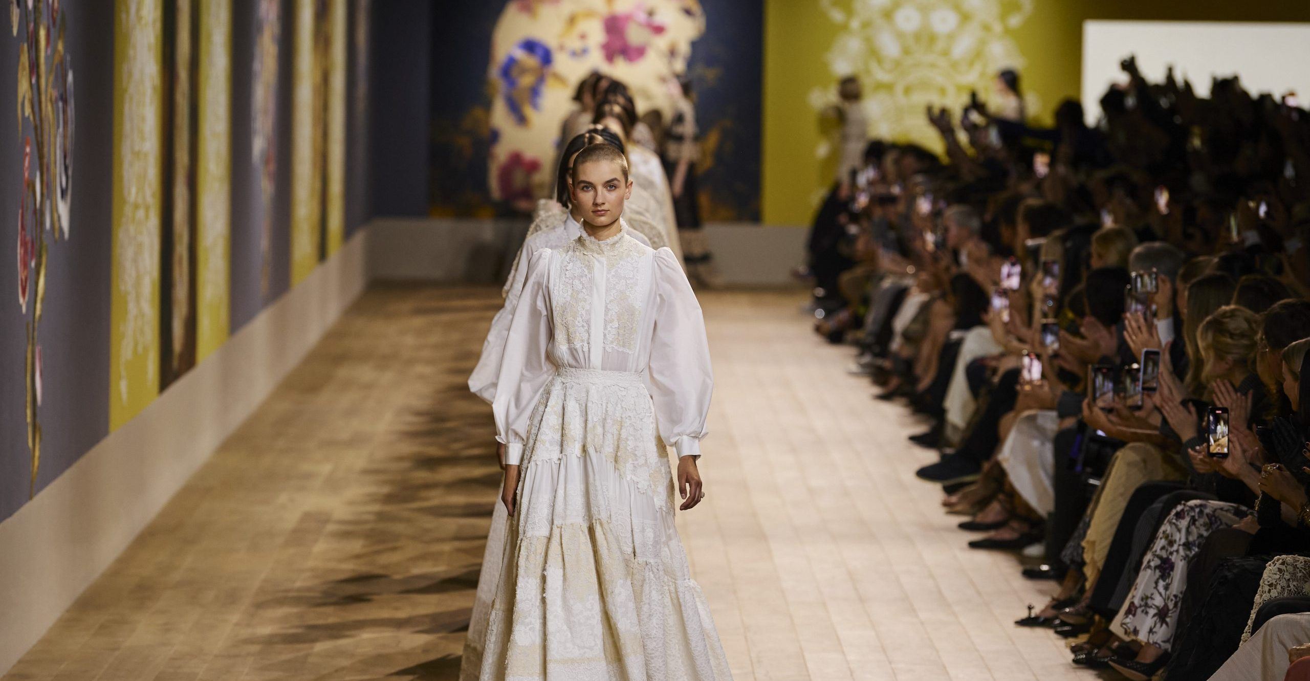 Dior Couture AW22/23: Όταν η παράδοση συνάντησε την υψηλή ραπτική