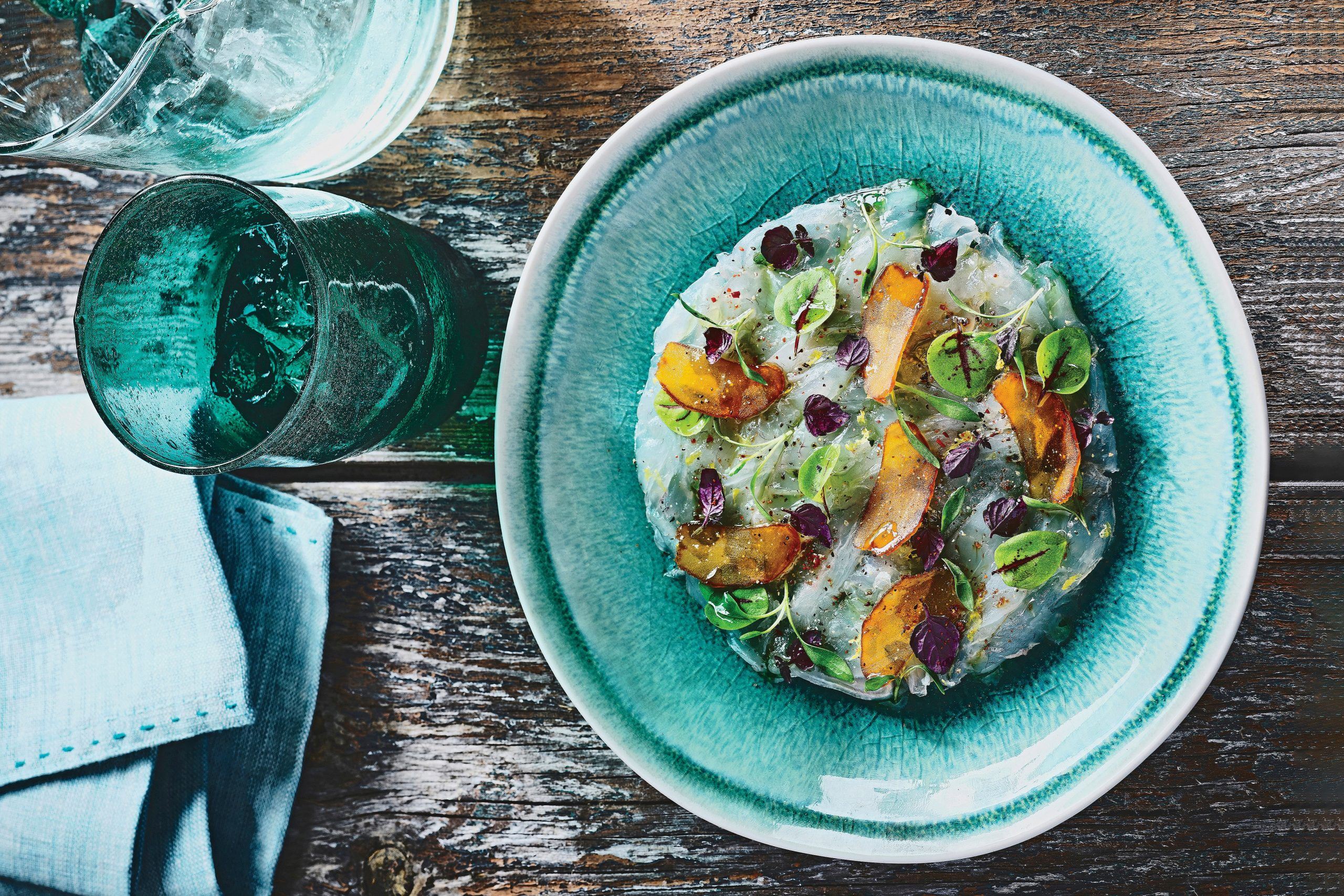 Carpaccio πέρκας με αυγοτάραχο & λεμόνι: Ό,τι πιο δροσερό για σήμερα