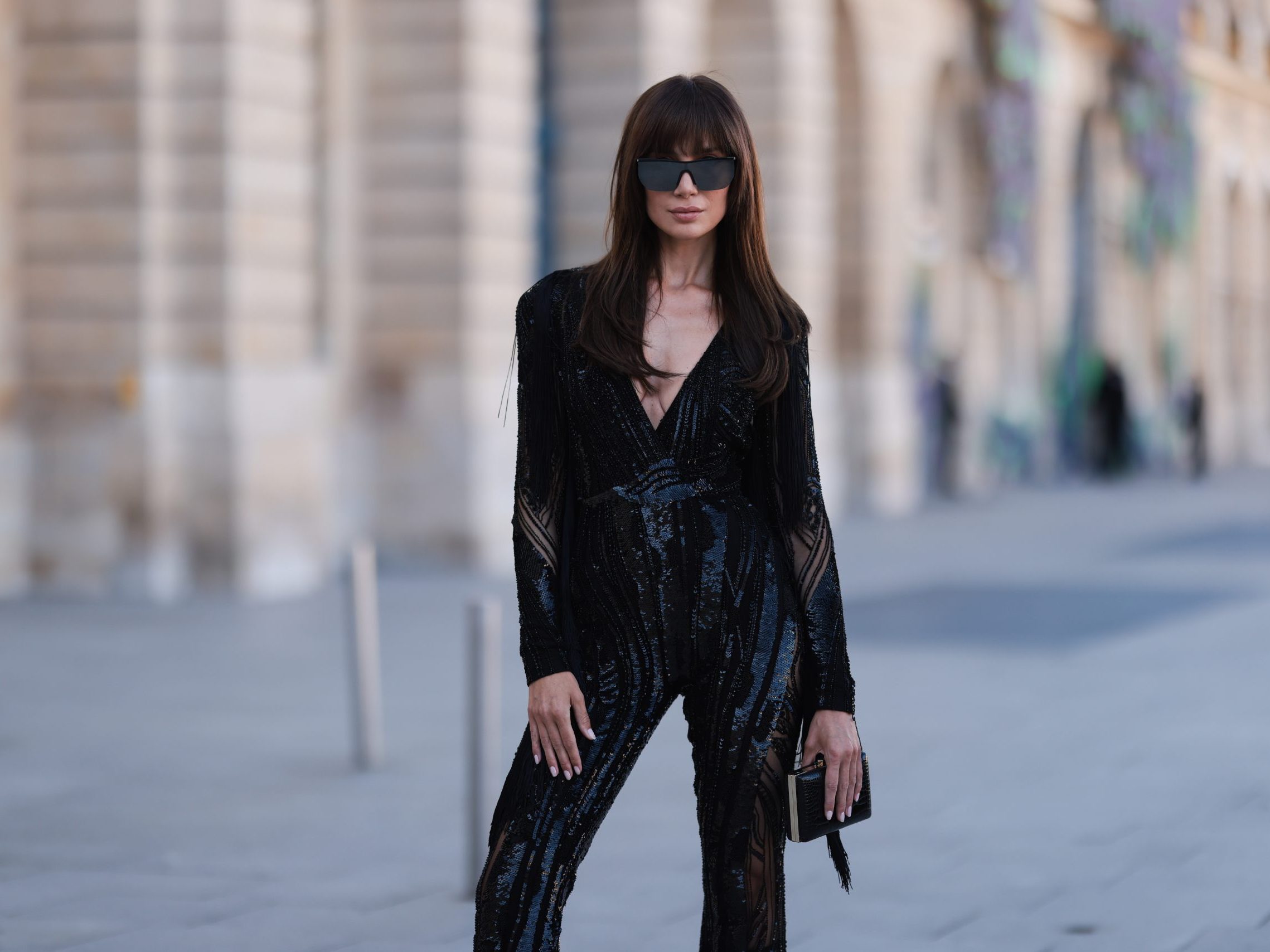 Δεν μπορείς να κουμαντάρεις τις αφέλειες σου το καλοκαίρι; Αυτό το χτένισμα θα σου λύσει τα χέρια