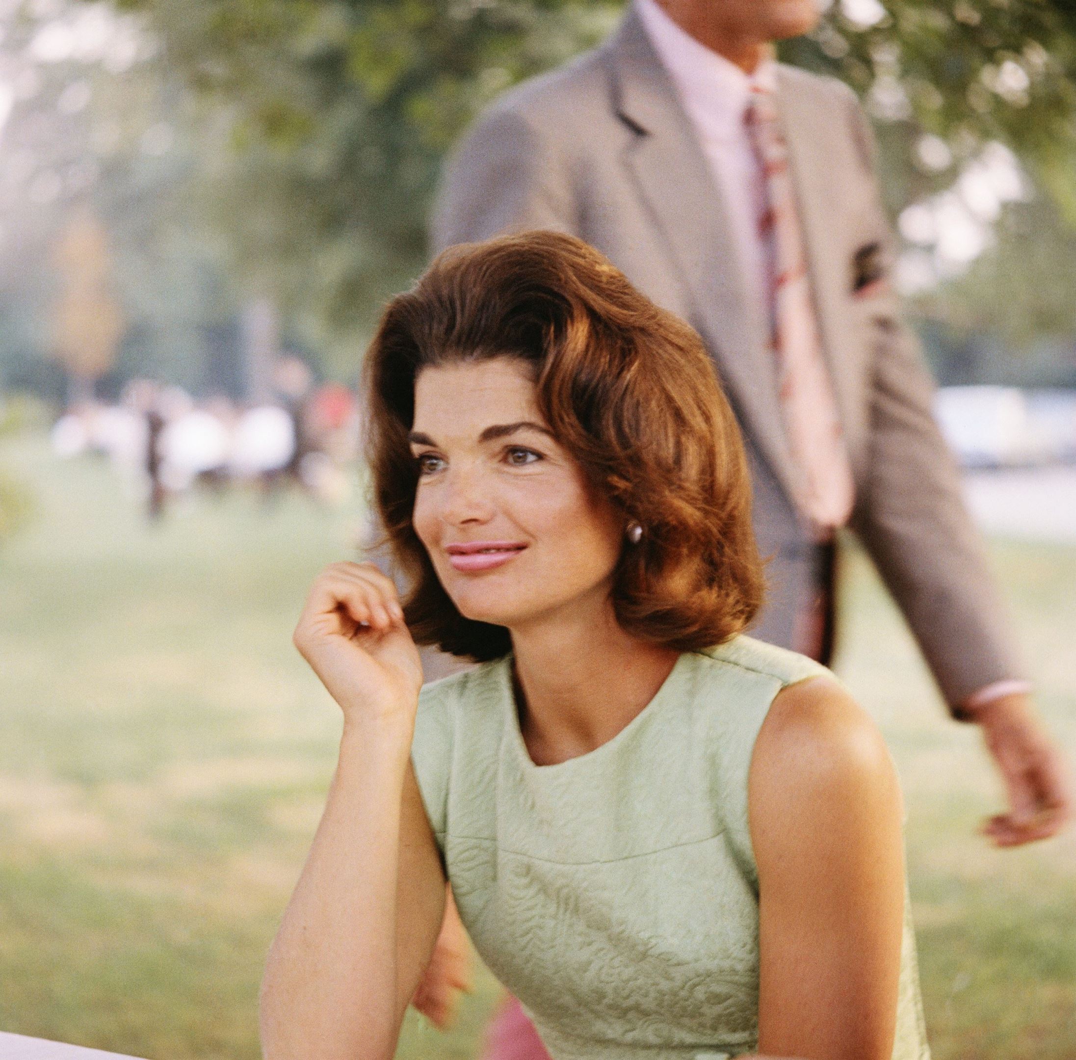 To αγαπημένο άρωμα της Jackie Kennedy είναι ακόμα και σήμερα trendy
