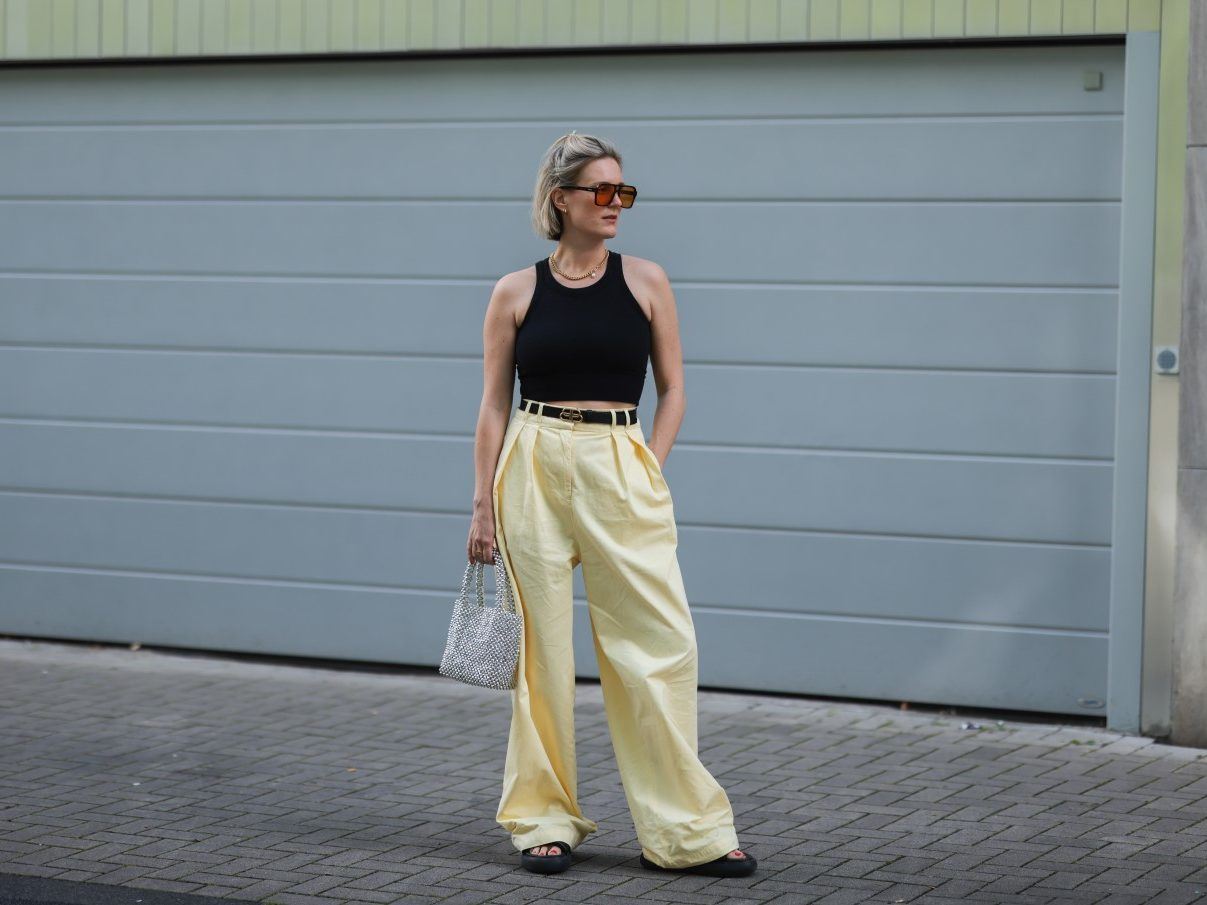 4 κλασικά outfits που φωνάζουν «καλοκαίρι» με ελάχιστη προσπάθεια