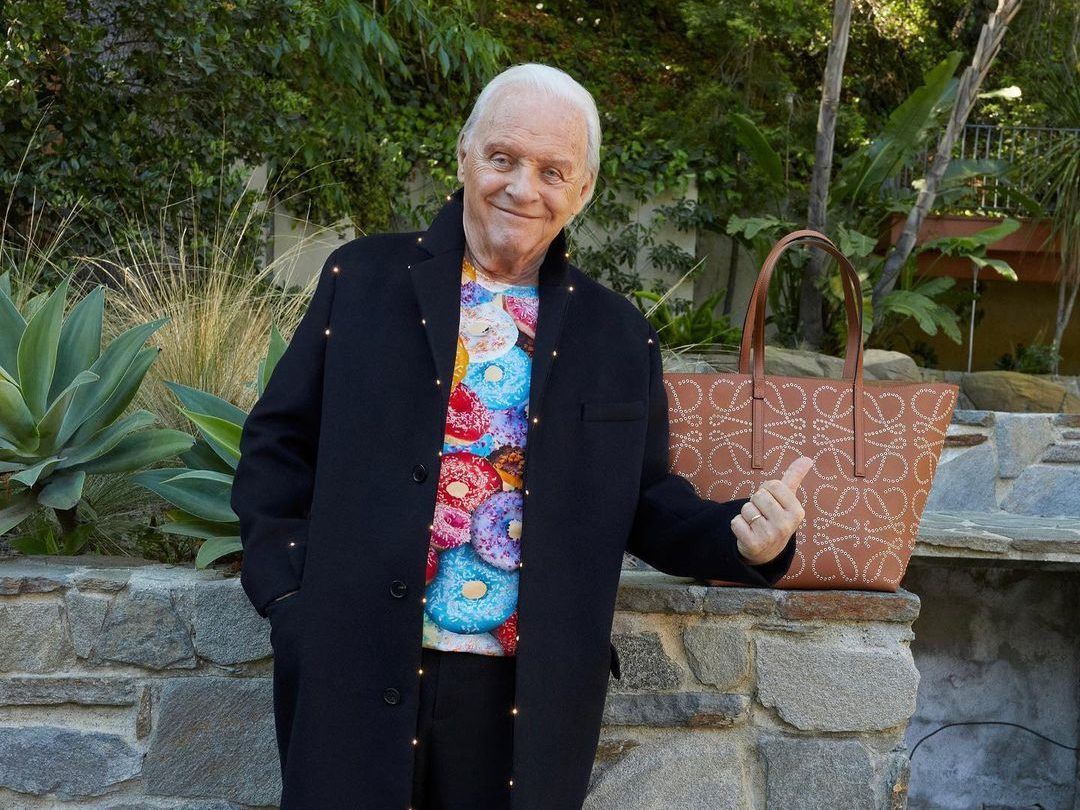 Ο Anthony Hopkins χορεύει «Ζορμπά»
