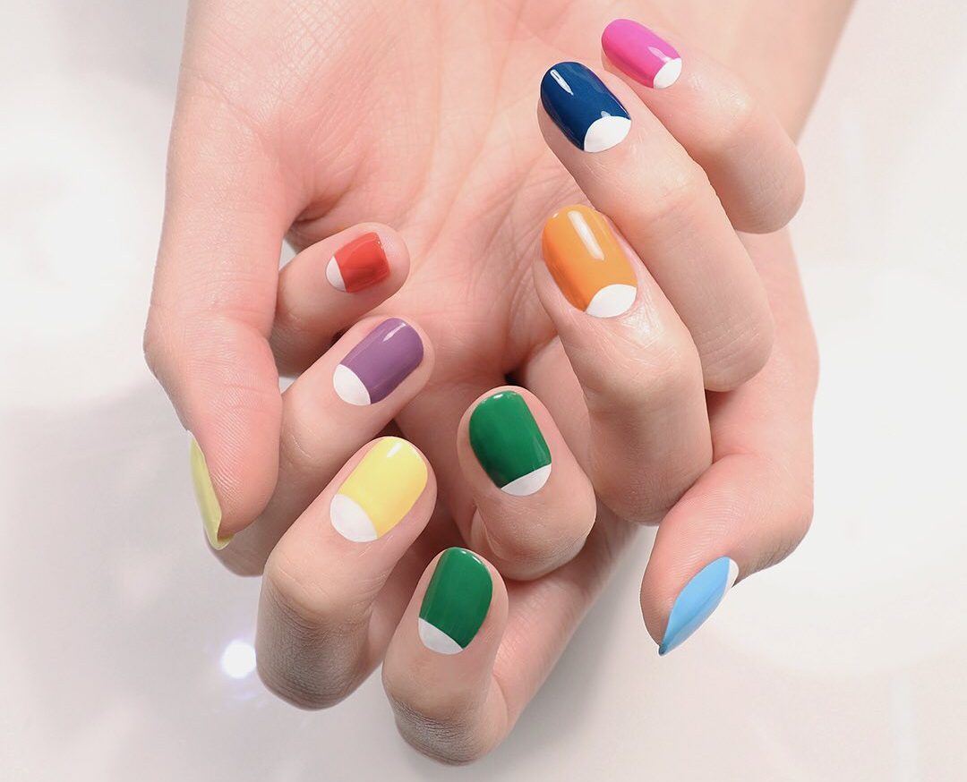 Έχουμε πάθει εμμονή μαζί τους! 8 colorfoul nail trends για όσες αγαπούν το χρώμα