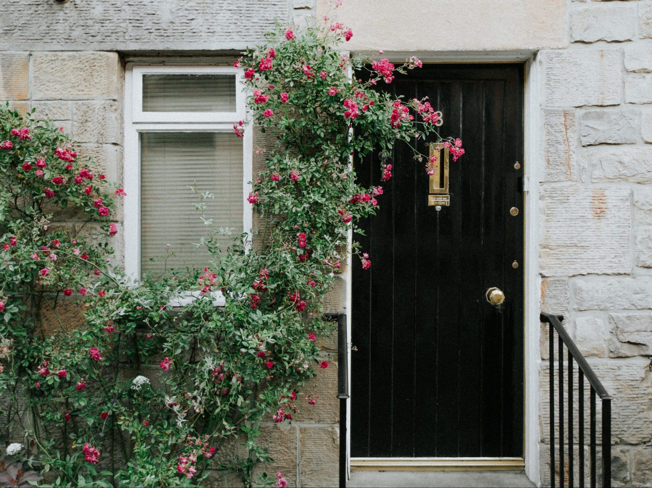 Feng Shui: 5 τρόποι να χρησιμοποιήσεις τις αρχές του στην είσοδο του σπιτιού σου και να δημιουργήσεις μια καλή πρώτη εντύπωση