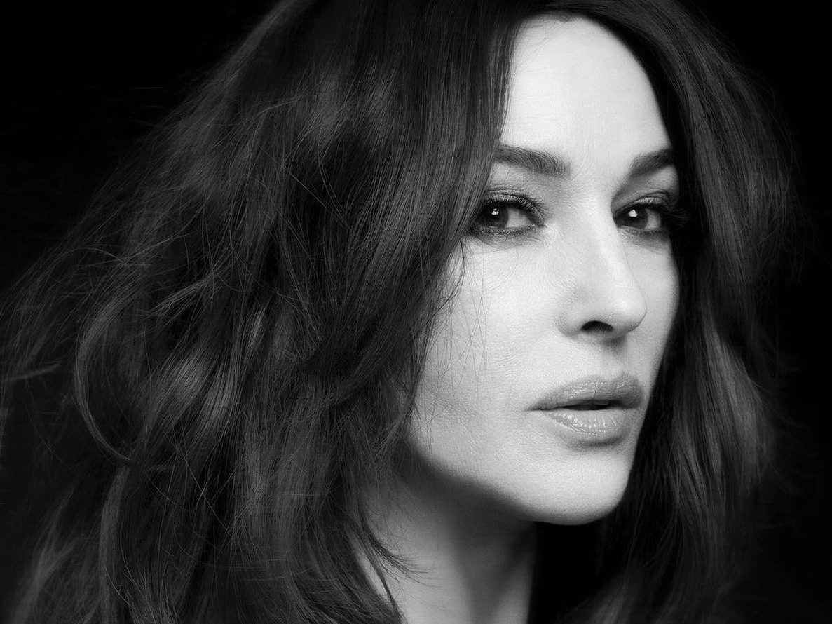 Monica Bellucci: Στην Πάρο για καλοκαιρινές διακοπές