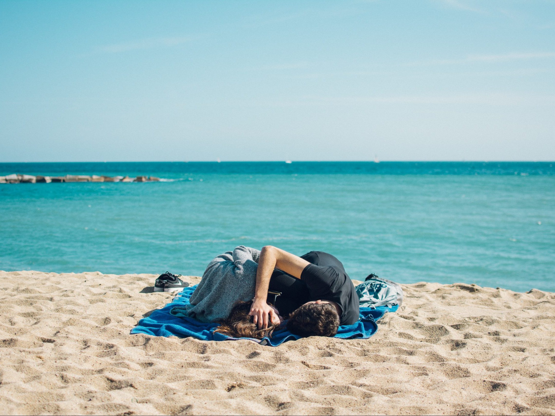 Ενδιαφέρεται ή όχι; Τι μπορείς να καταλάβεις από τη γλώσσα του σώματός του