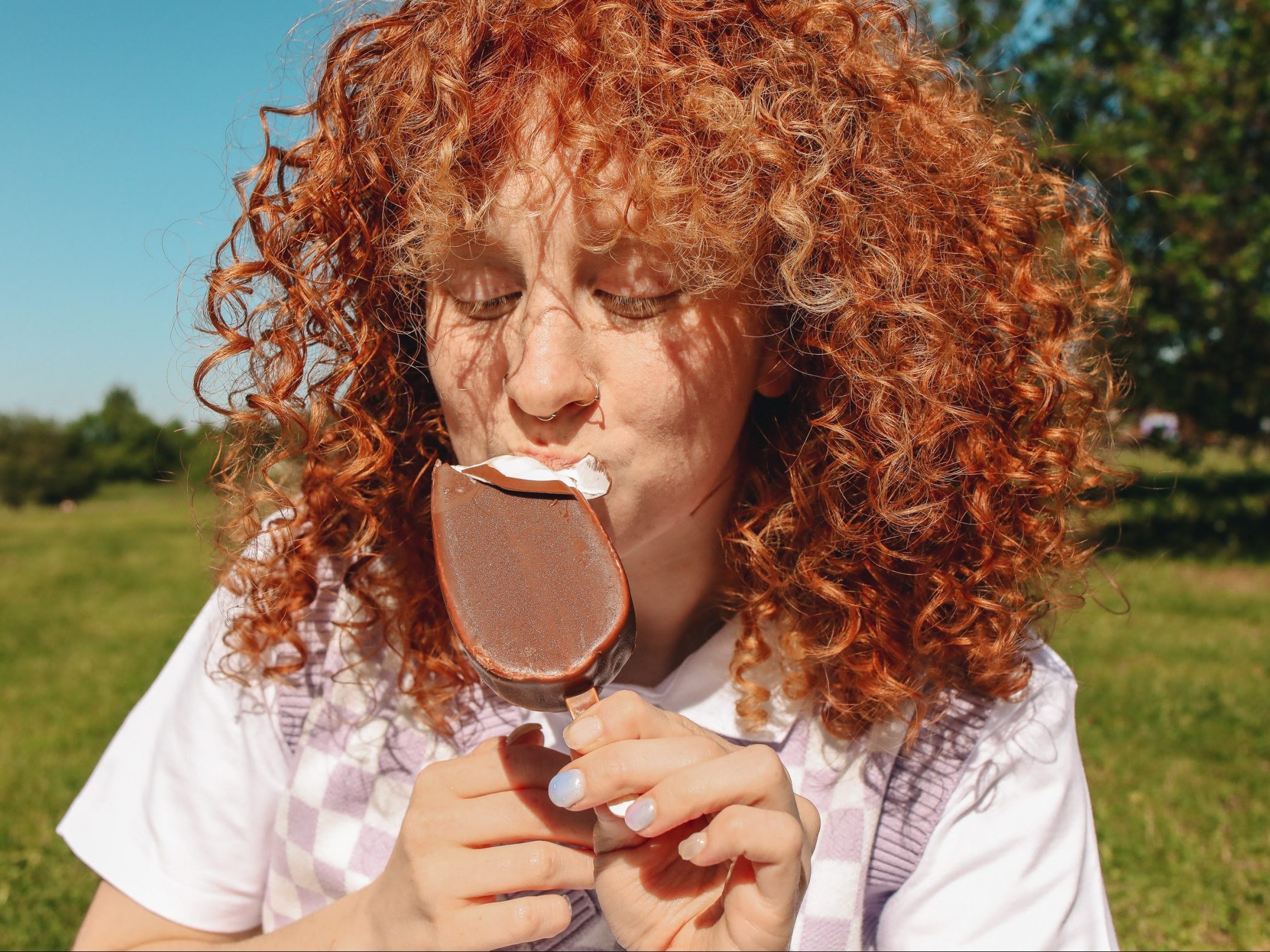 Πώς αλλάζει η όρεξη μας κατά τη διάρκεια της περιόδου; Μία γιατρός αποκαλύπτει τι πρέπει να τρώμε για να νιώθουμε καλύτερα