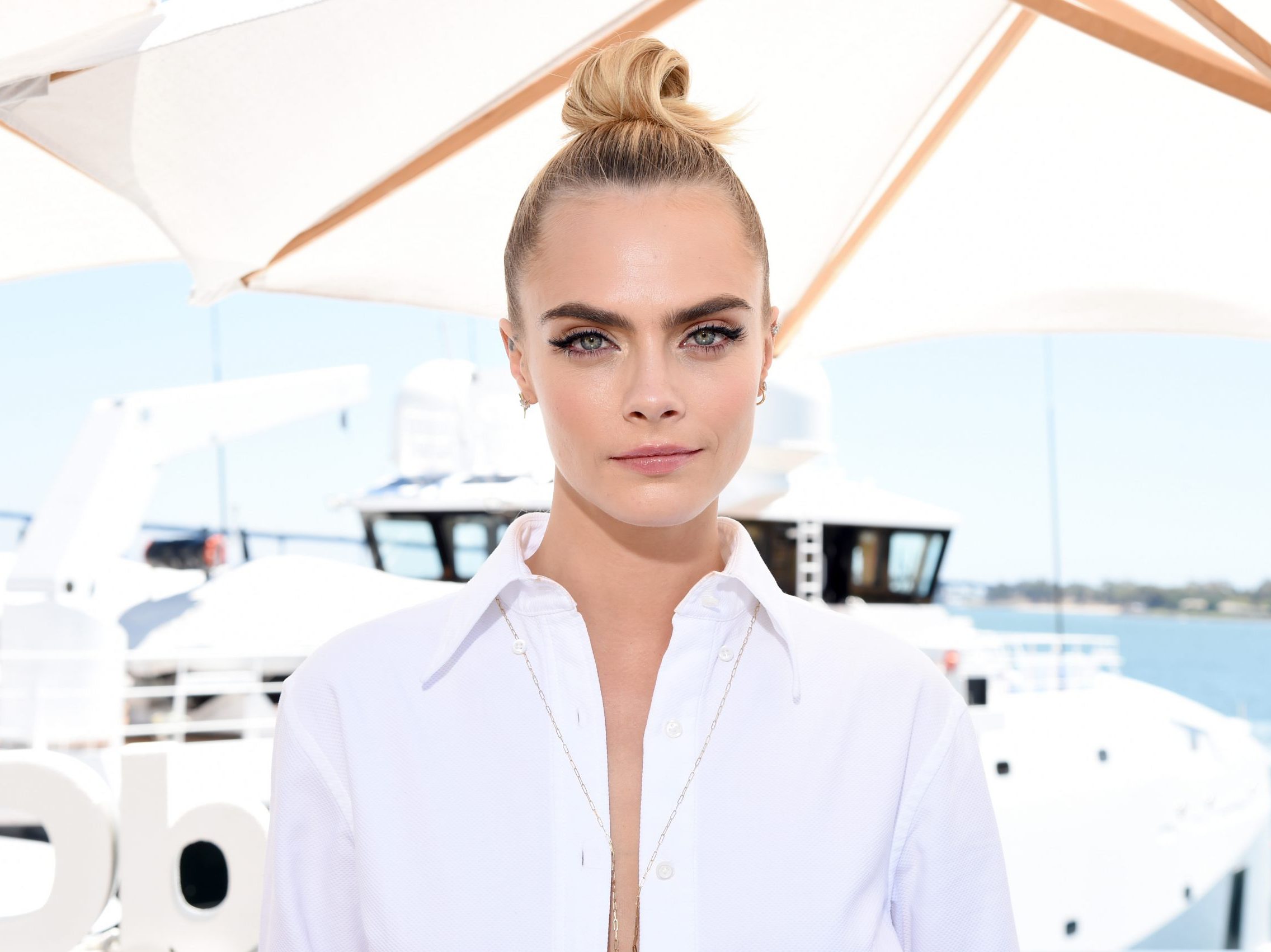 Spritz Lips: Η Cara Delevingne ορίζει τη νέα τάση του καλοκαιριού