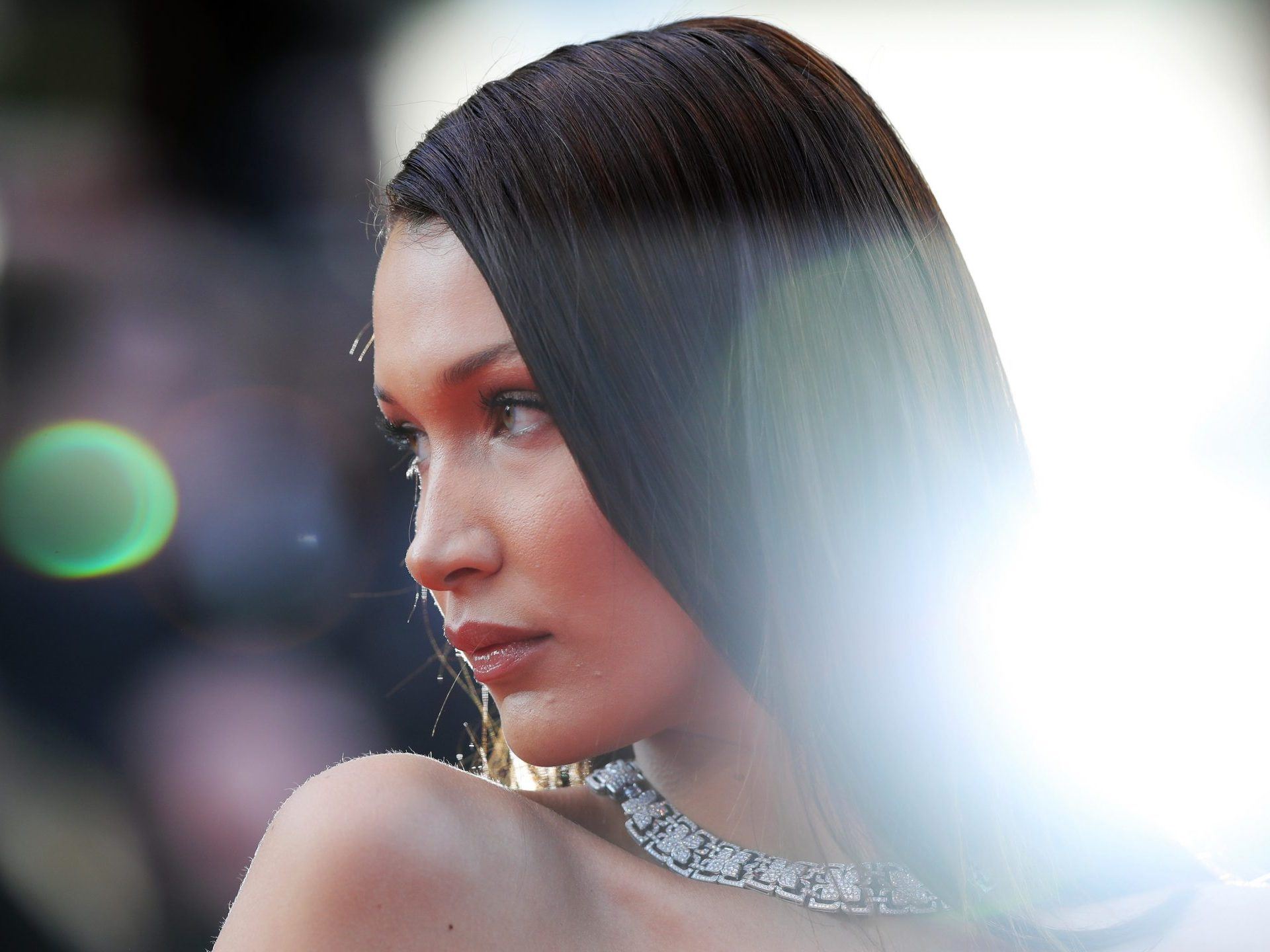 7 hairlooks της Bella Hadid που φανερώνουν ότι μπορεί να υποστηρίξει τα πάντα