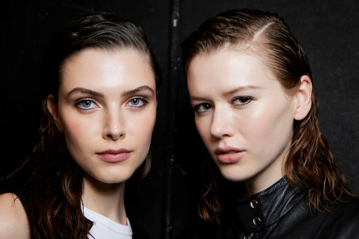 Οι συμβουλές για άψογα φρύδια και brow lift εφέ