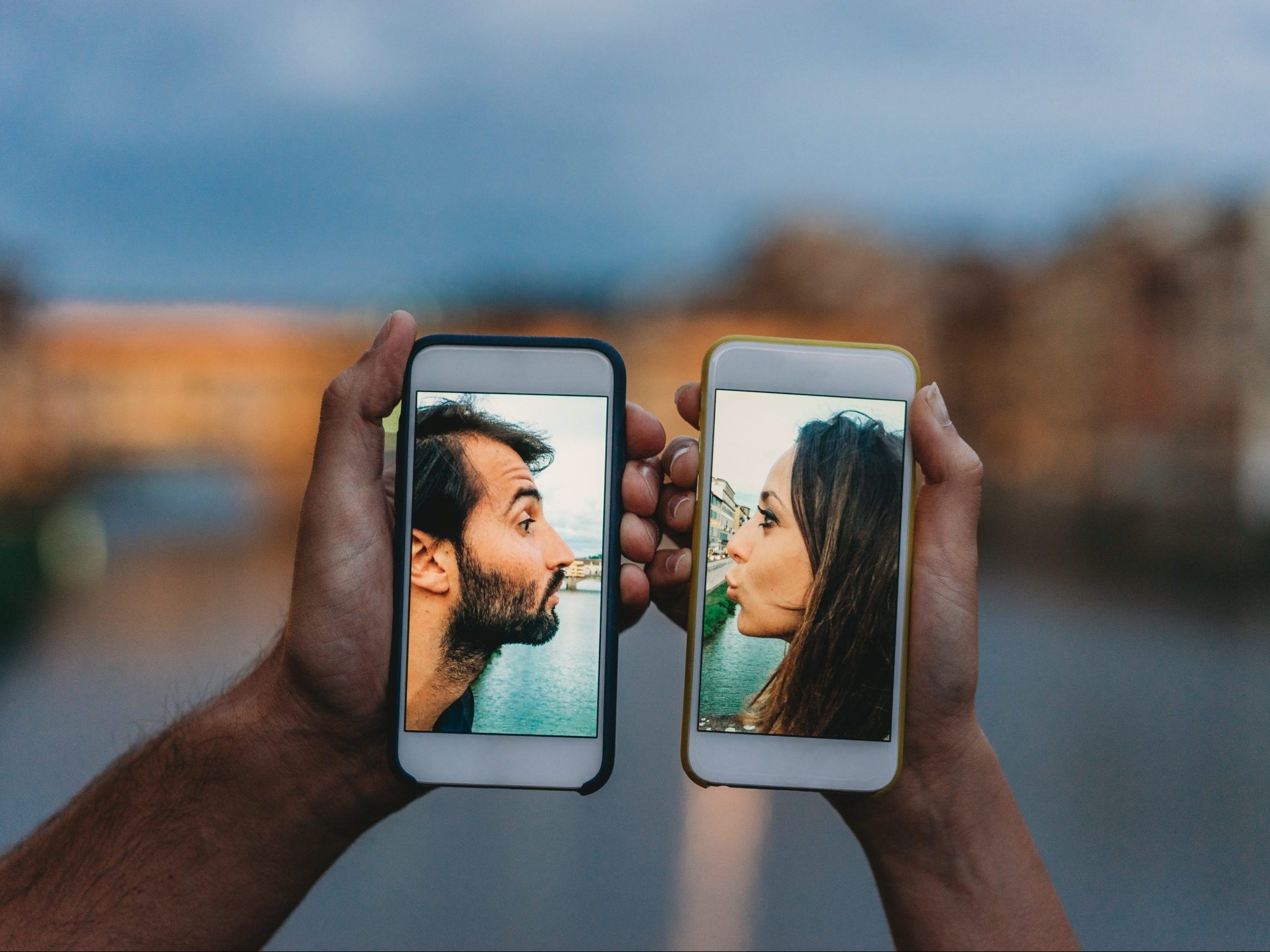 Dating 2022: Το «negging» είναι η τοξική τάση που πρέπει να προσέχεις και ξέρουμε πώς θα την εντοπίσεις