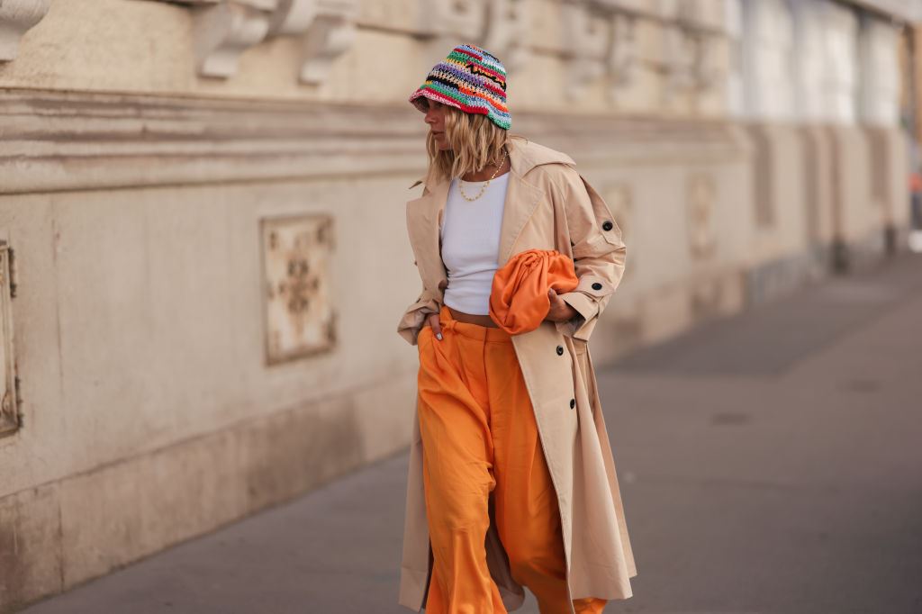 Trench Coat Updated: Πώς να φορέσεις το μεταβατικό πανωφόρι τώρα