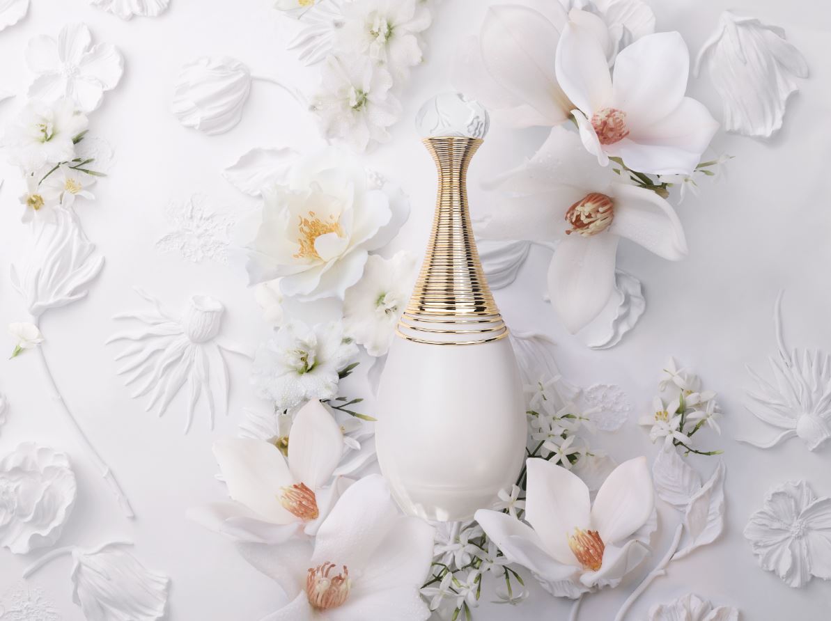 Μία εξερεύνηση στα ενδότερα της ψυχής: Οι editors του ELLE.gr αποκαλύπτουν το δικό τους παράθυρο στην ευτυχία