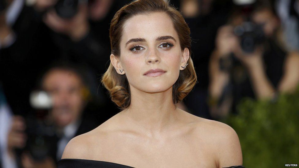 Η Emma Watson σου δείχνει πώς να φορέσεις ξανά το νυφικό σου (αυτή τη φορά όχι στην εκκλησία)