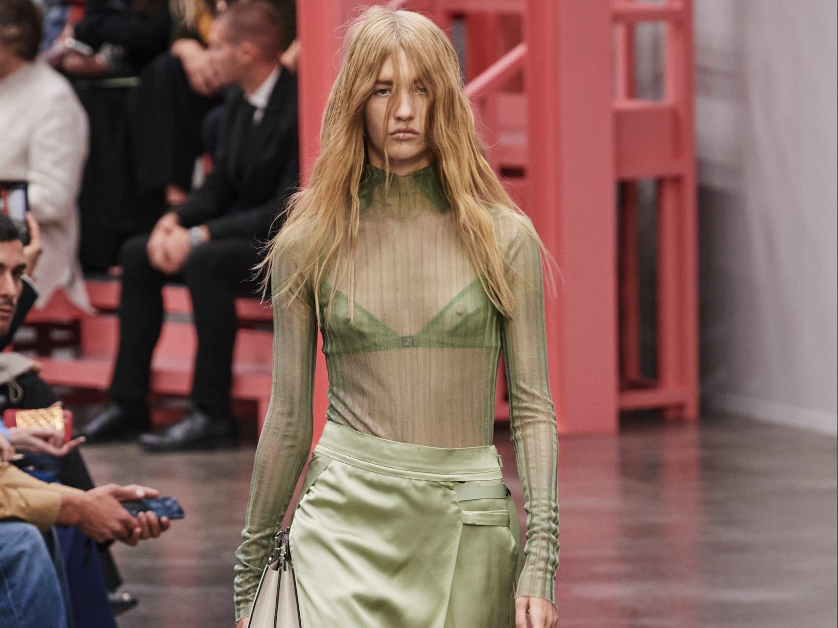 Τα fashion trends που έχουμε ξεχωρίσει μέχρι στιγμής στις πασαρέλες των Fashion Weeks Spring-Summer 2023