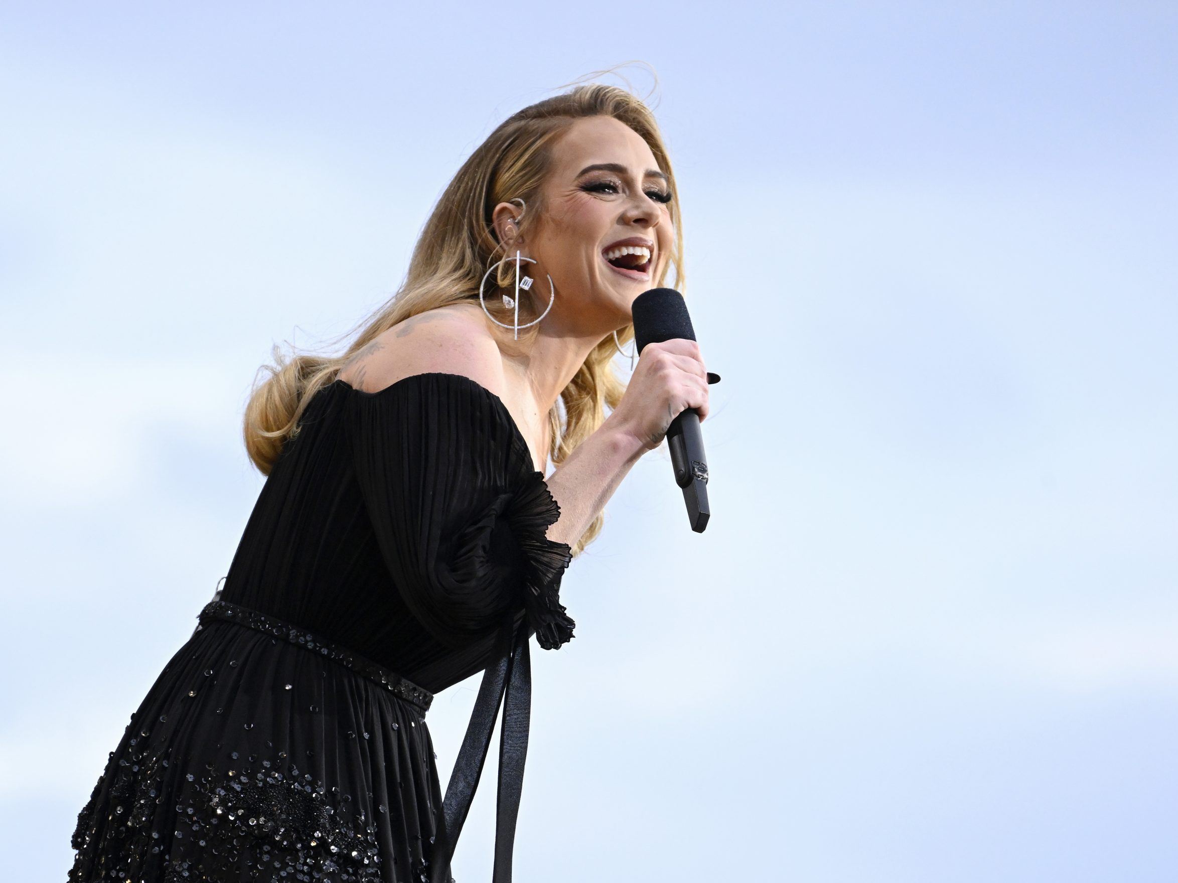 Ετοιμάζεται να παντρευτεί η Adele: «Δεν έχω ερωτευτεί ποτέ έτσι»