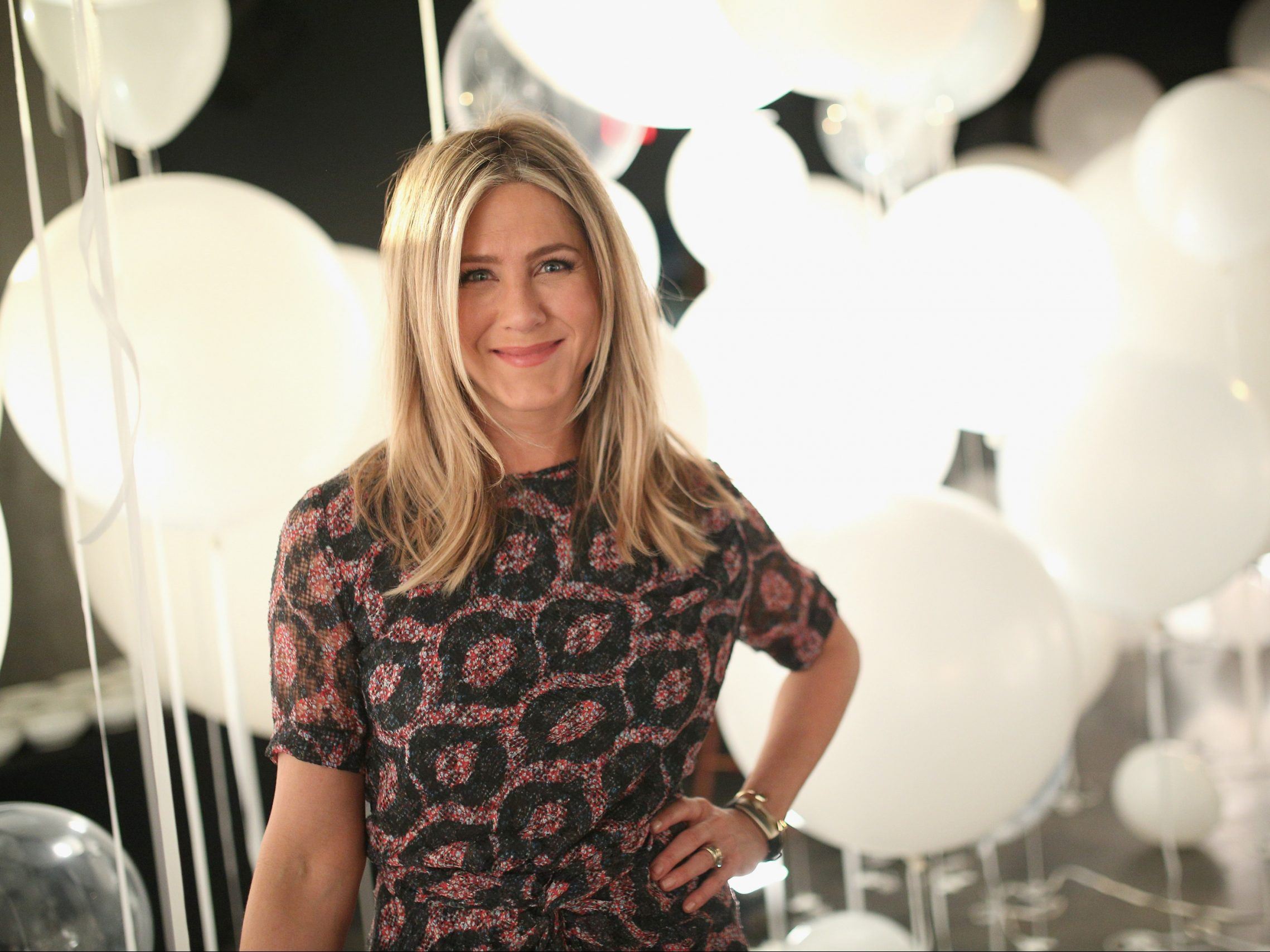 H Jennifer Aniston ορκίζεται στο "15-15-15" workout της και εμείς ξέρουμε το γιατί