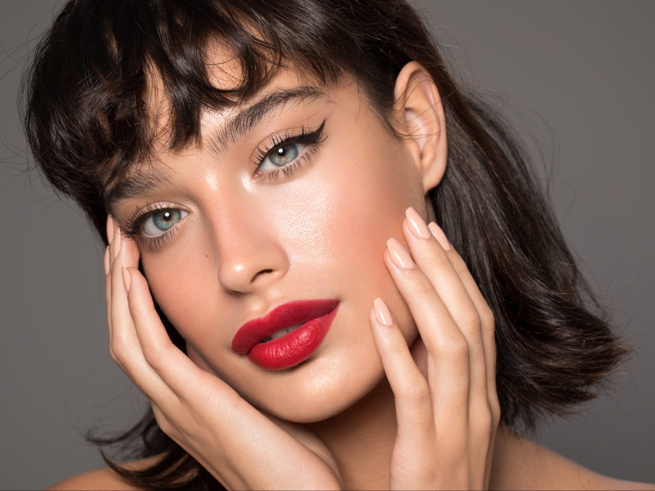 Υγρό eyeliner ή σε μορφή στυλό; Ποιον τύπο να επιλέξεις