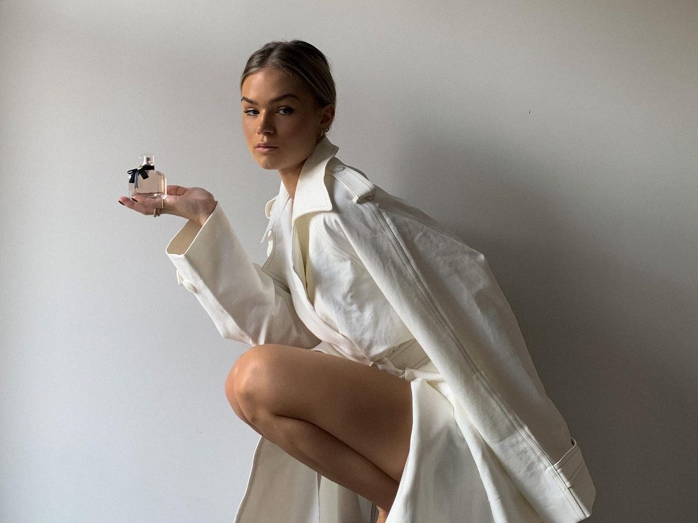 Αυτό το άρωμα αντέχει για ώρες και ώρες (και δίνει παράταση στο καλοκαίρι)