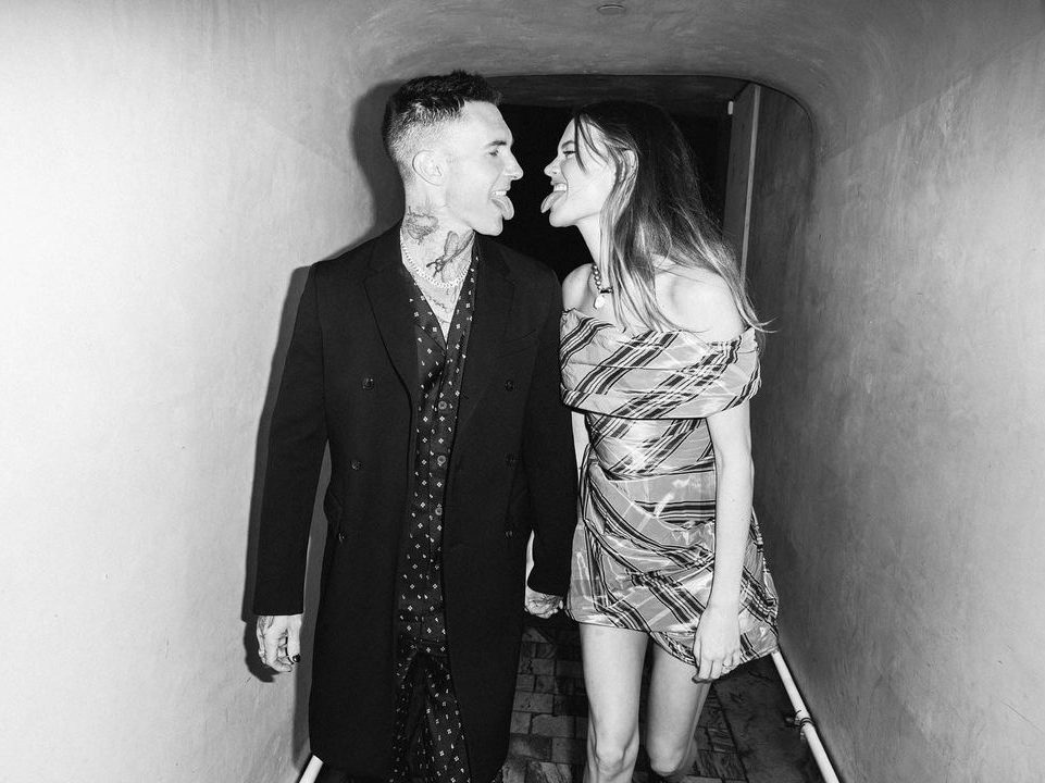 Τι απάντησε ο Adam Levine στα δημοσιεύματα για την κατ΄εξακολούθηση απιστία του;