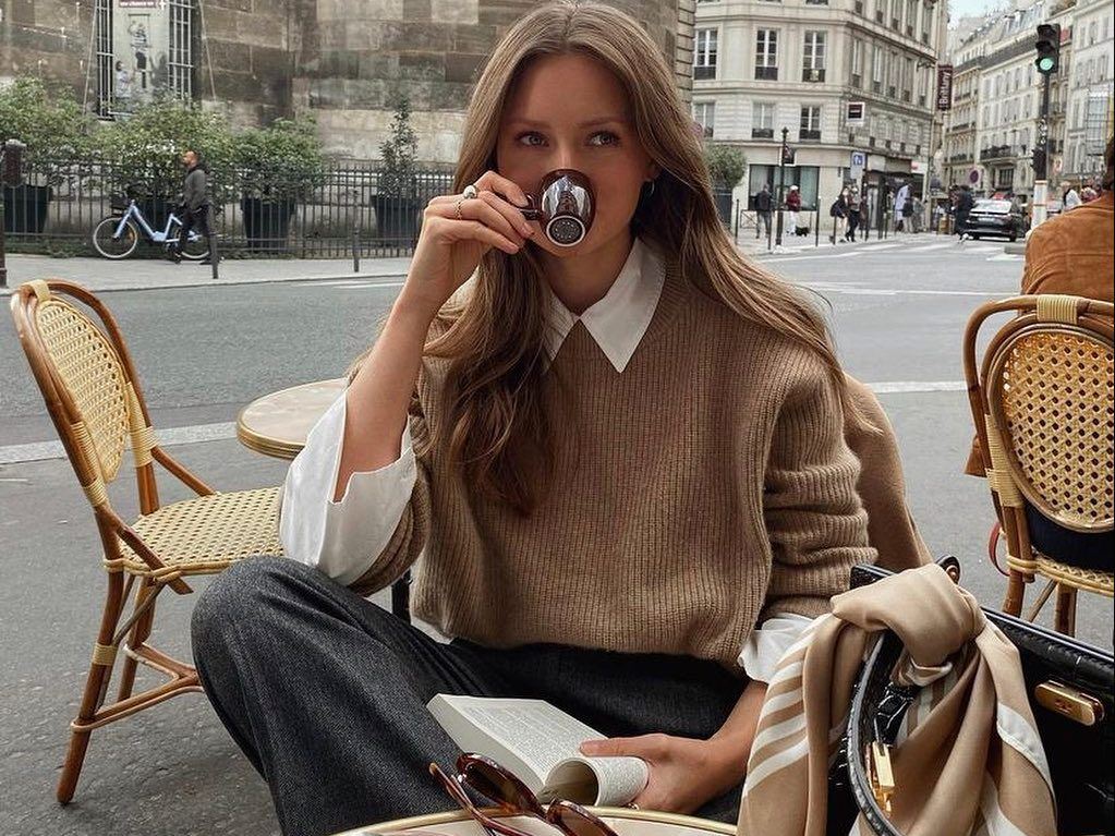 5 layering tricks που θα σε βοηθήσουν να αντιμετωπίσεις τα πονηρά παιχνίδια του φθινοπωρινού καιρού