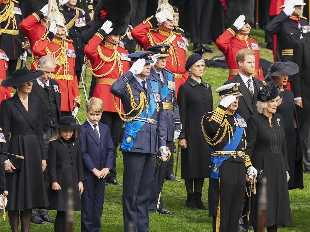 Η Μεγάλη Βρετανία αποχαιρέτησε σήμερα τη μακροβιότερη μονάρχη της. Όλα όσα έγιναν στην κηδεία της Βασίλισσας Ελισάβετ