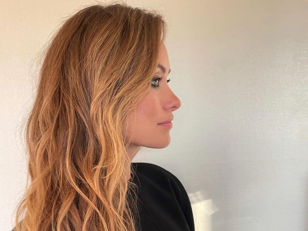 Η Olivia Wilde φόρεσε τη «στολή» που θα μας βγάλει ασπροπρόσωπες όλη τη σεζόν