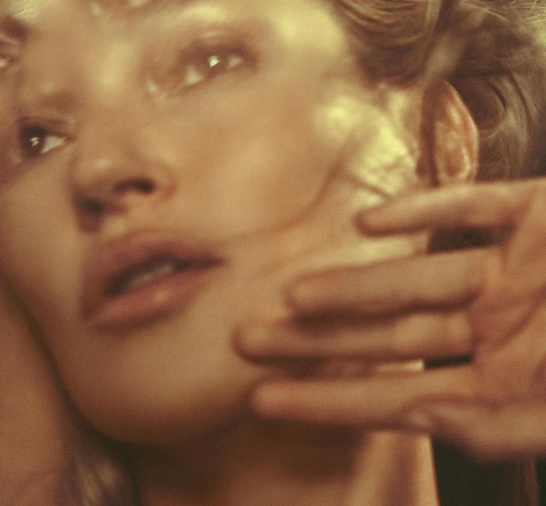 8 celebrities που λάνσαραν φέτος τις δικές τους beauty σειρές