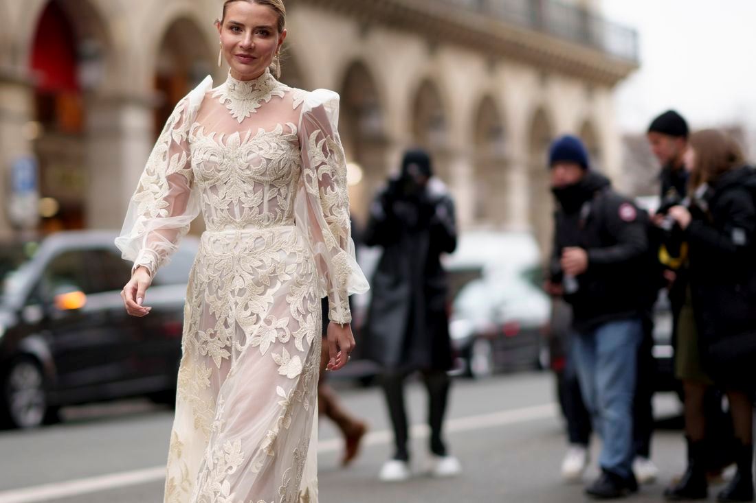 Bridal trend: Η μεγαλύτερη τάση του 2023 θα είναι να φοράς το νυφικό σου σαν φόρεμα