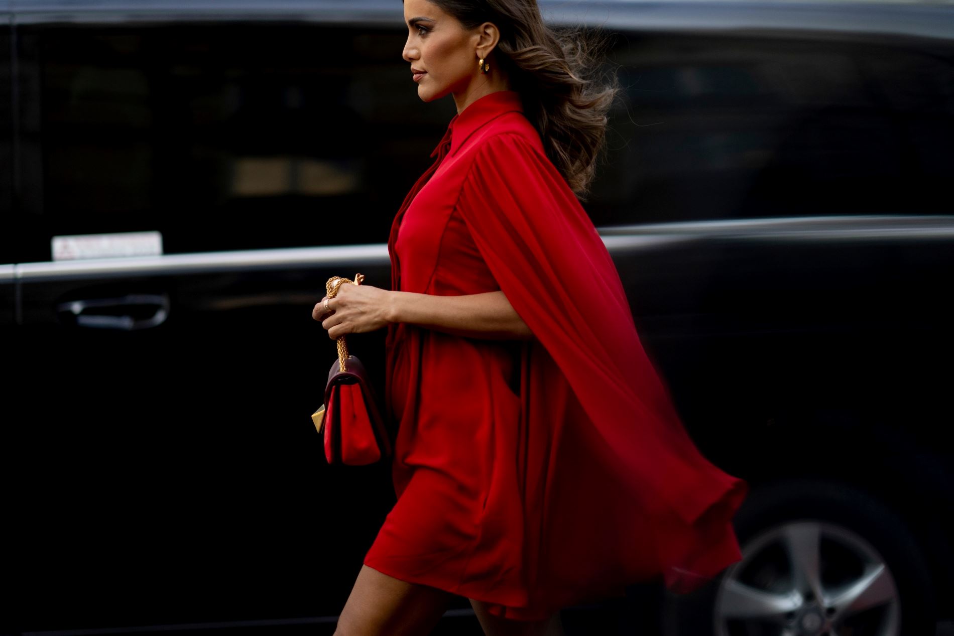 Αυτά είναι τα party dresses που θα σε βγάλουν ασπροπρόσωπη και μετά τις γιορτές