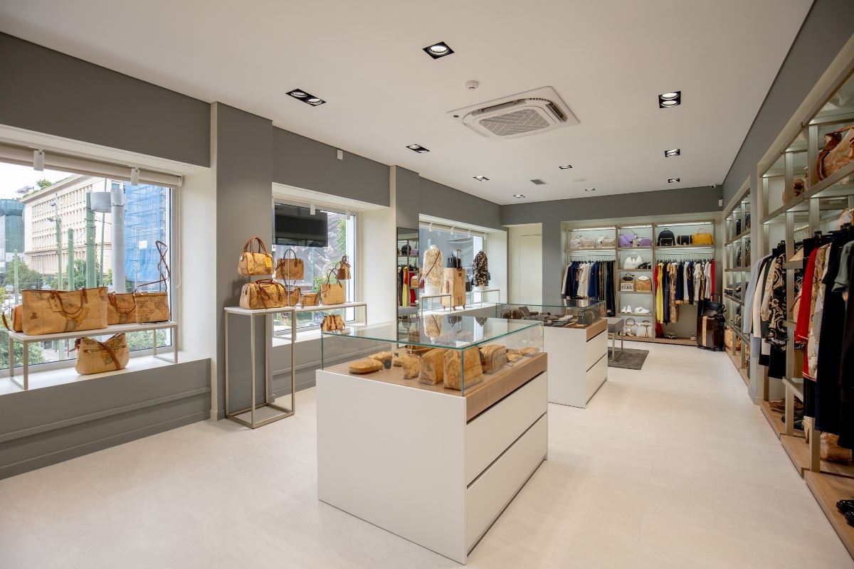 Η πρώτη flagship Alviero Martini 1a Classe boutique άνοιξε τις πόρτες της στο κέντρο της Αθήνας